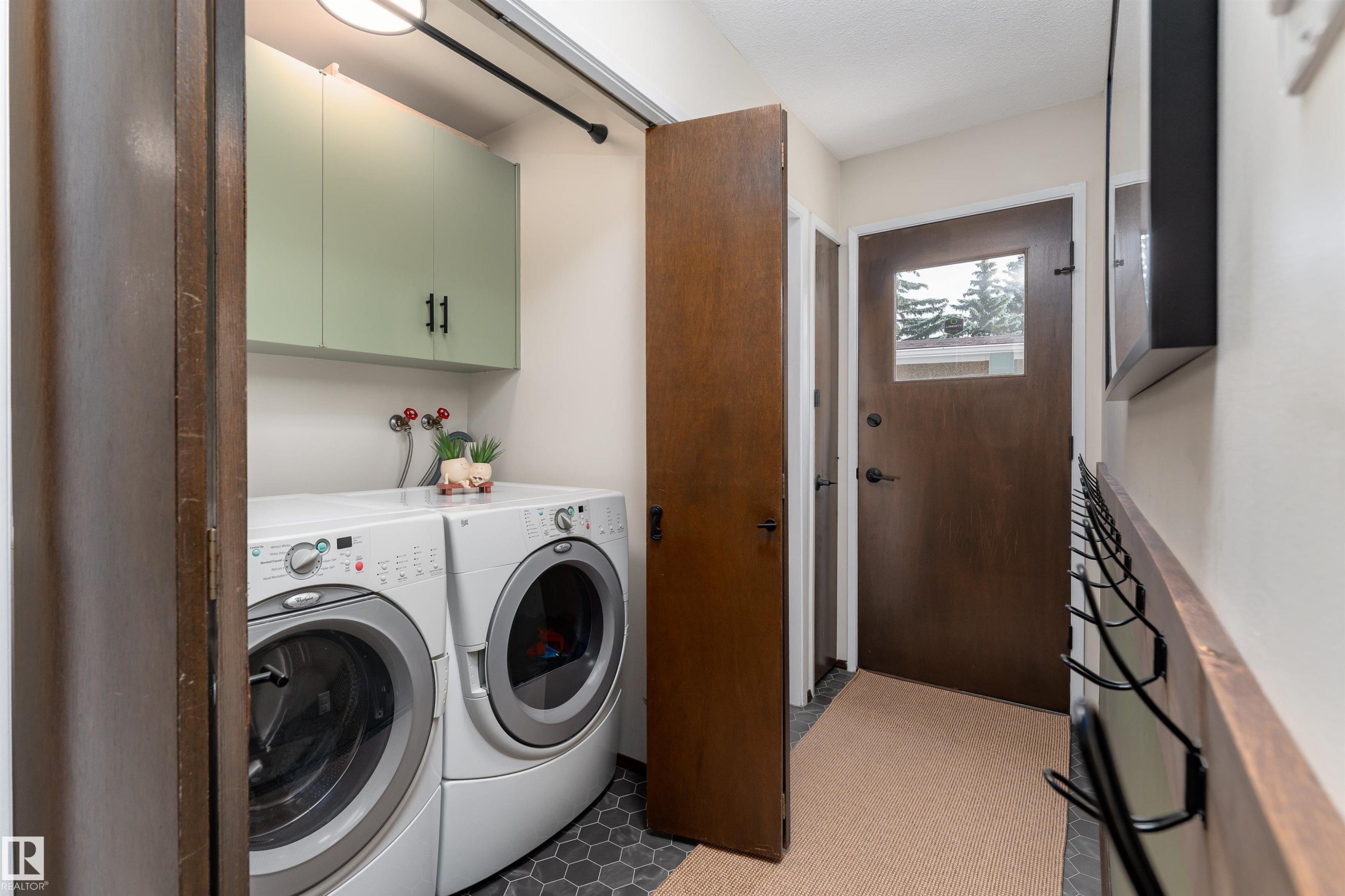 15007 115 Street, Edmonton, AB - Indoor Photo Showing Laundry Room