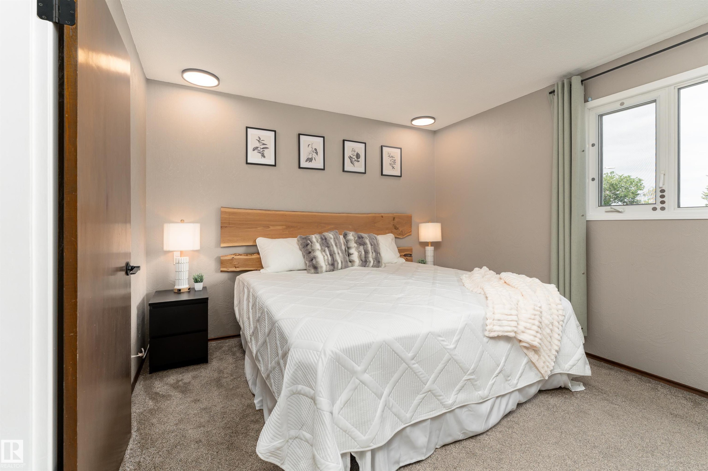 15007 115 Street, Edmonton, AB - Indoor Photo Showing Bedroom