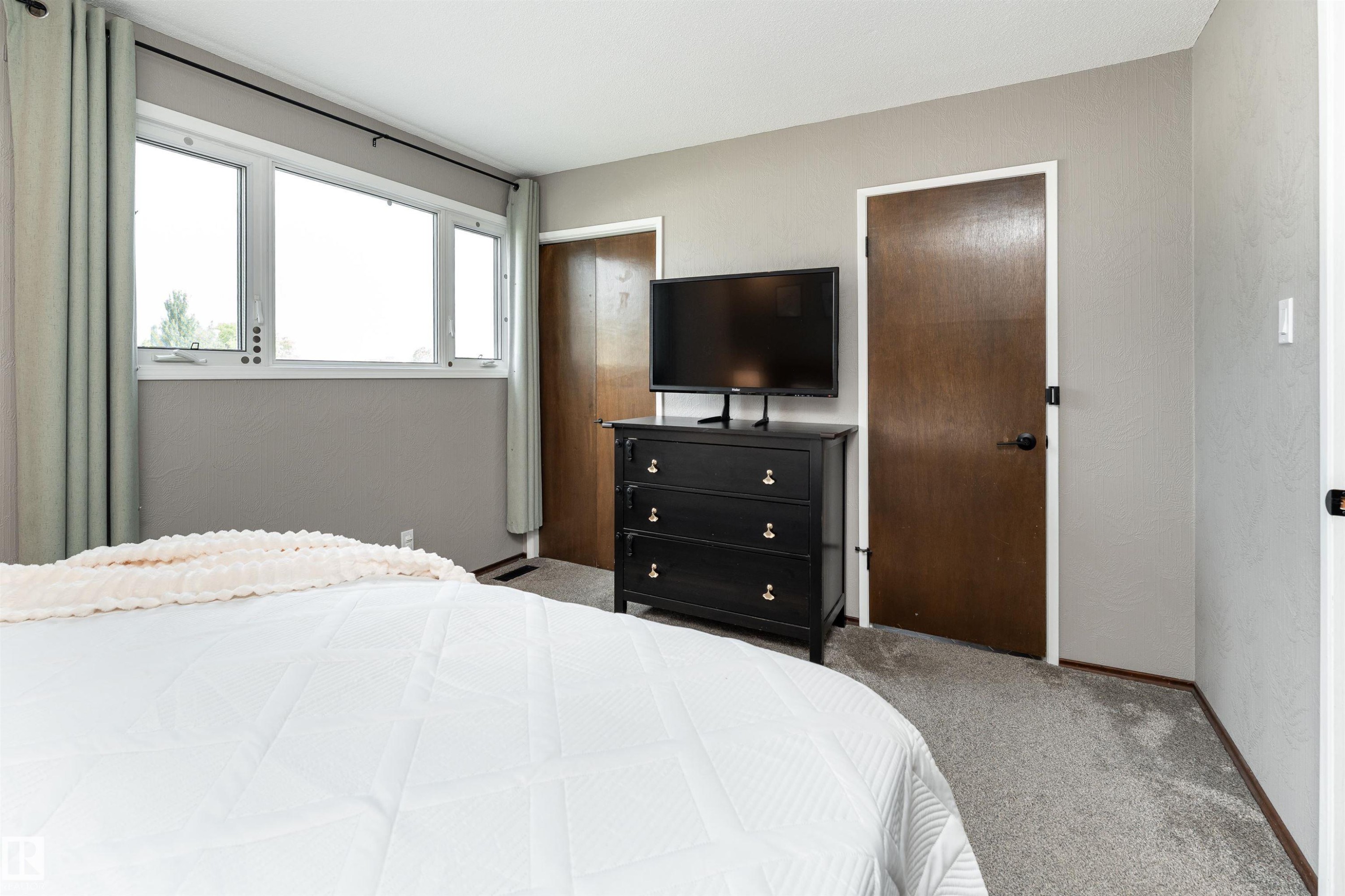 15007 115 Street, Edmonton, AB - Indoor Photo Showing Bedroom