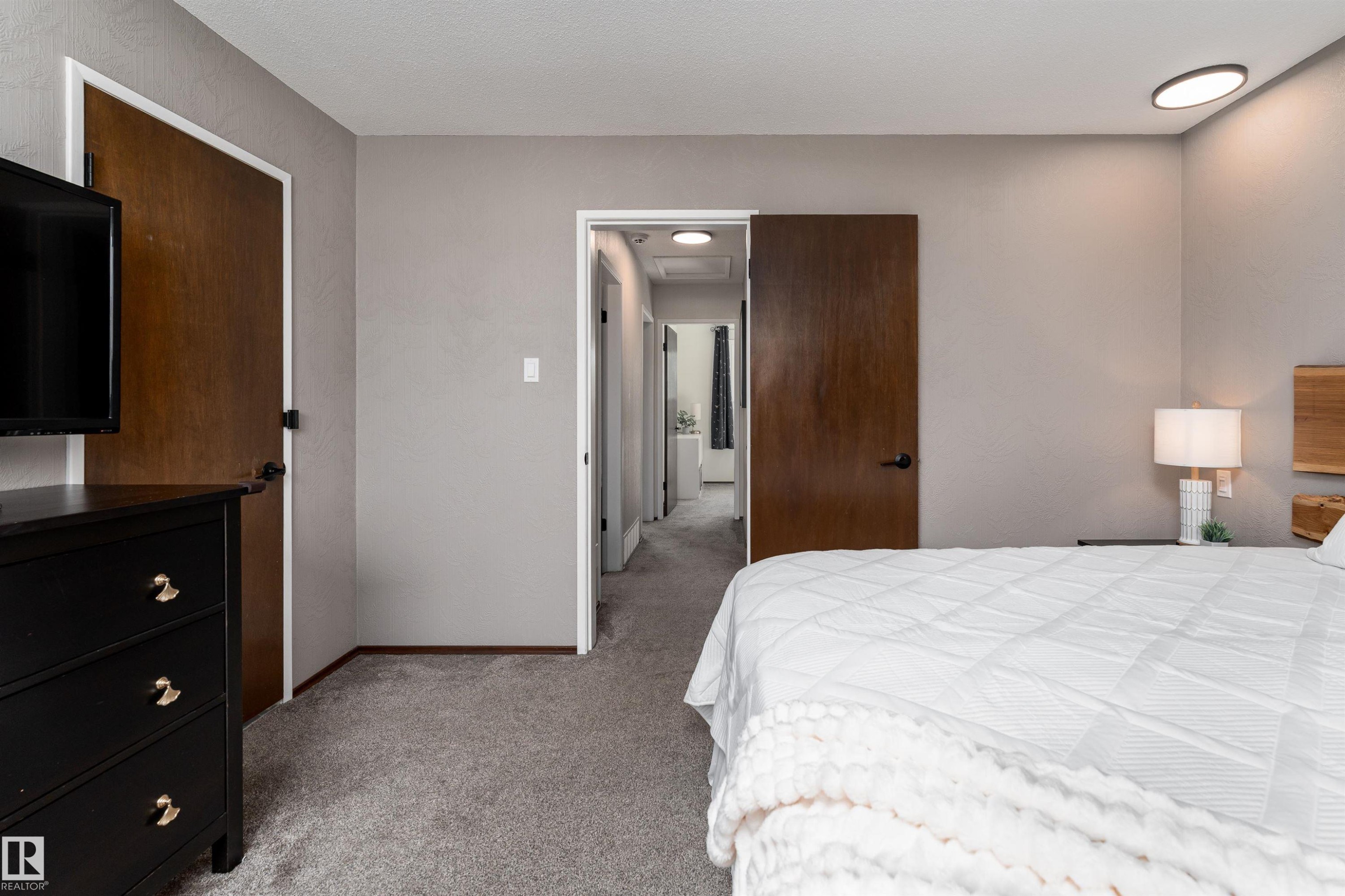 15007 115 Street, Edmonton, AB - Indoor Photo Showing Bedroom