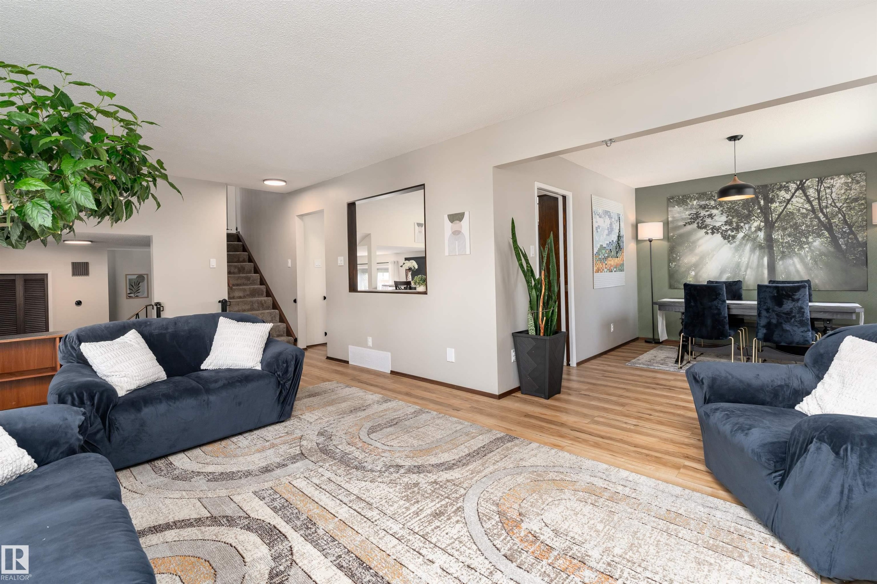 15007 115 Street, Edmonton, AB - Indoor Photo Showing Living Room