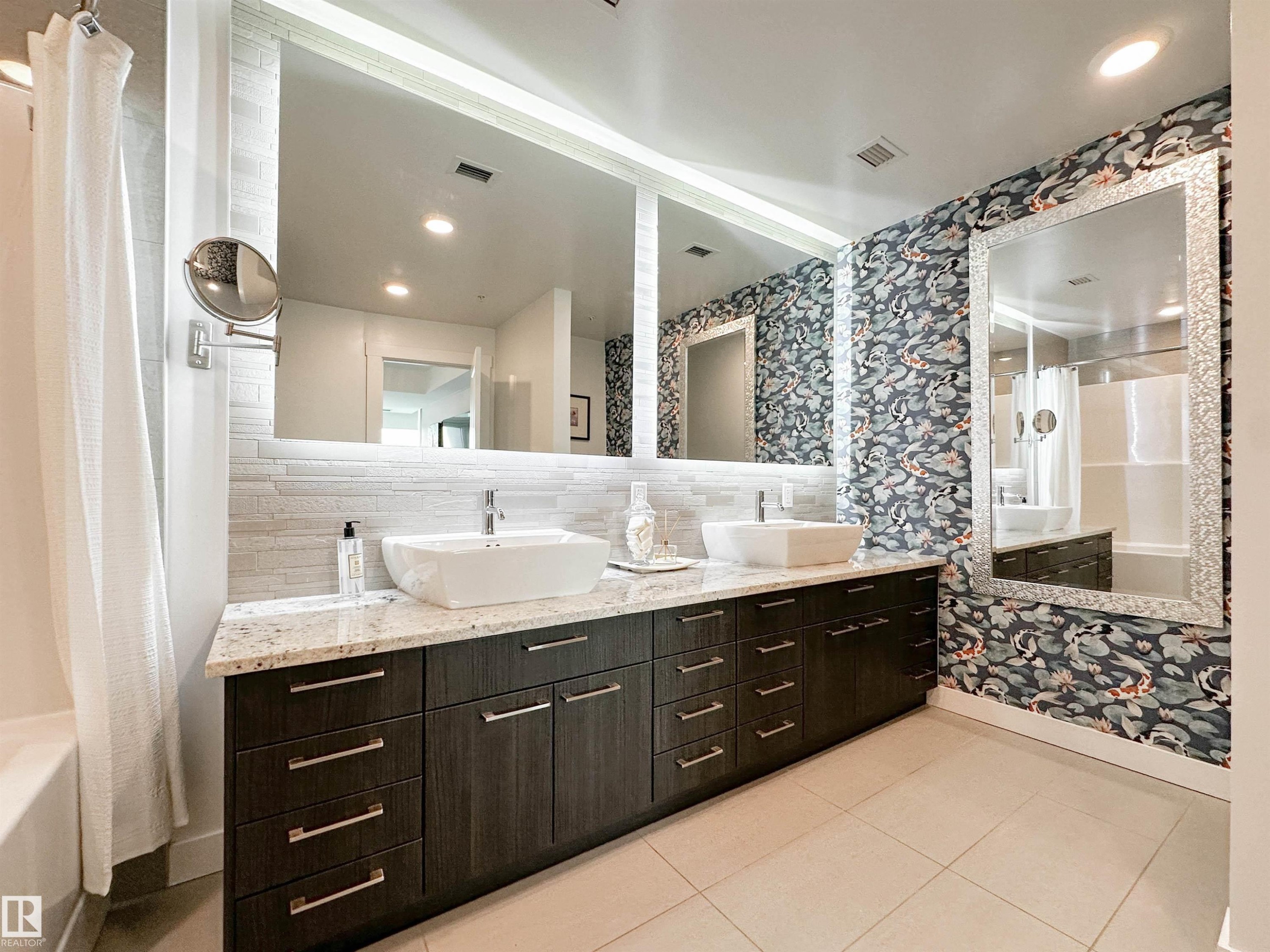 1804 9720 106 Street, Edmonton, AB - Indoor Photo Showing Bathroom