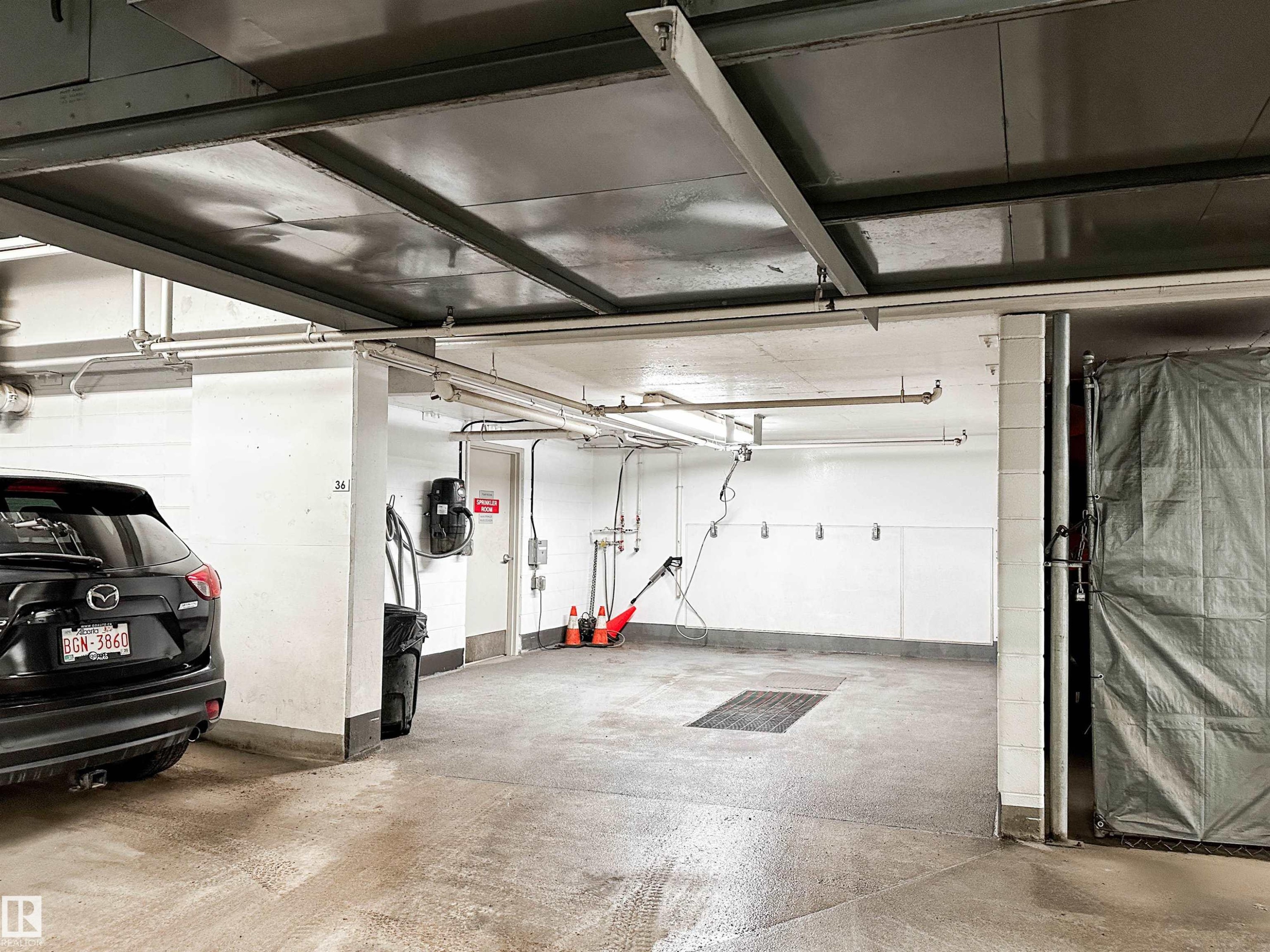 1804 9720 106 Street, Edmonton, AB - Indoor Photo Showing Garage