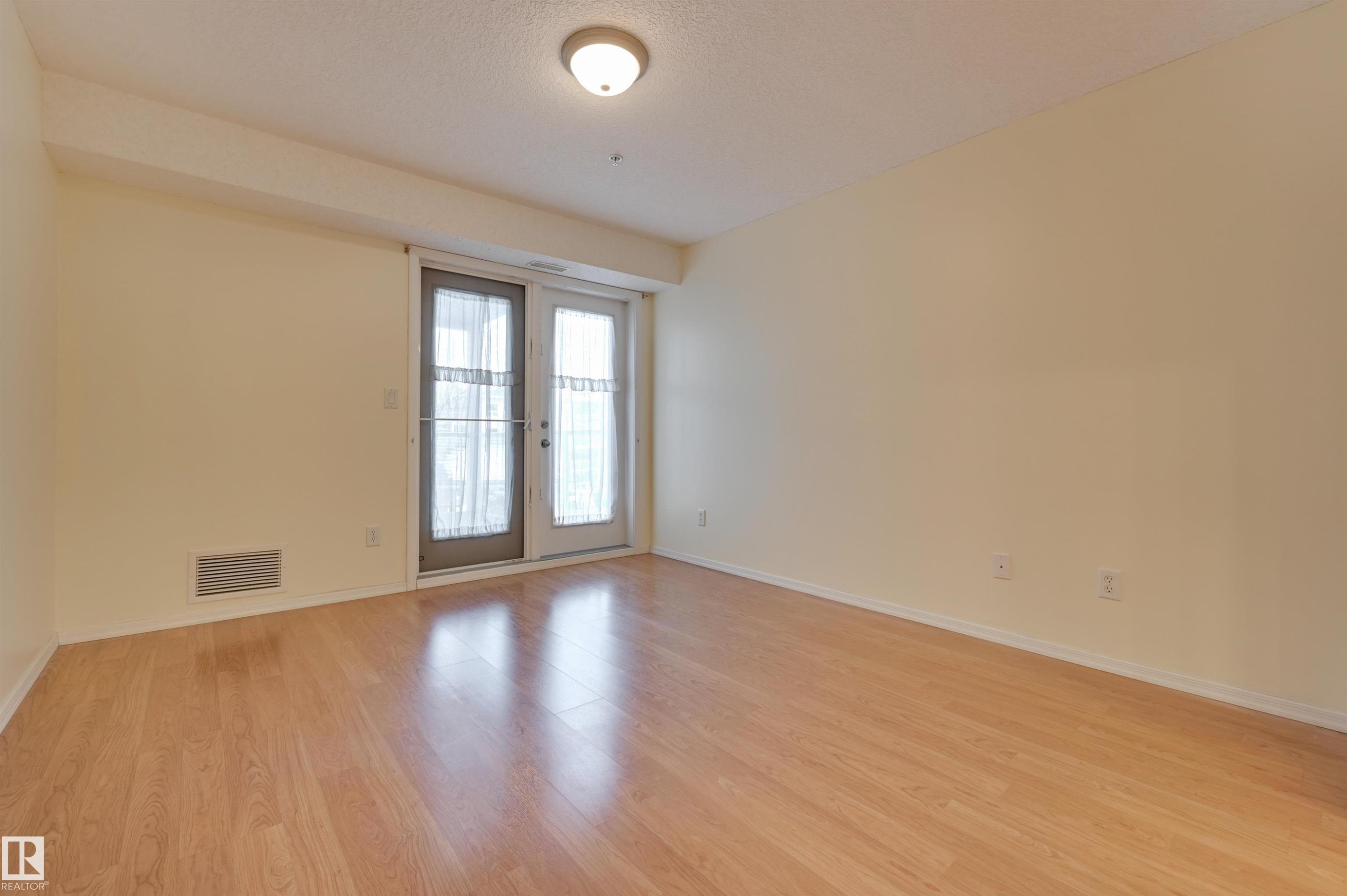 336 9008 99 Avenue, Edmonton, AB - Indoor Photo Showing Other Room