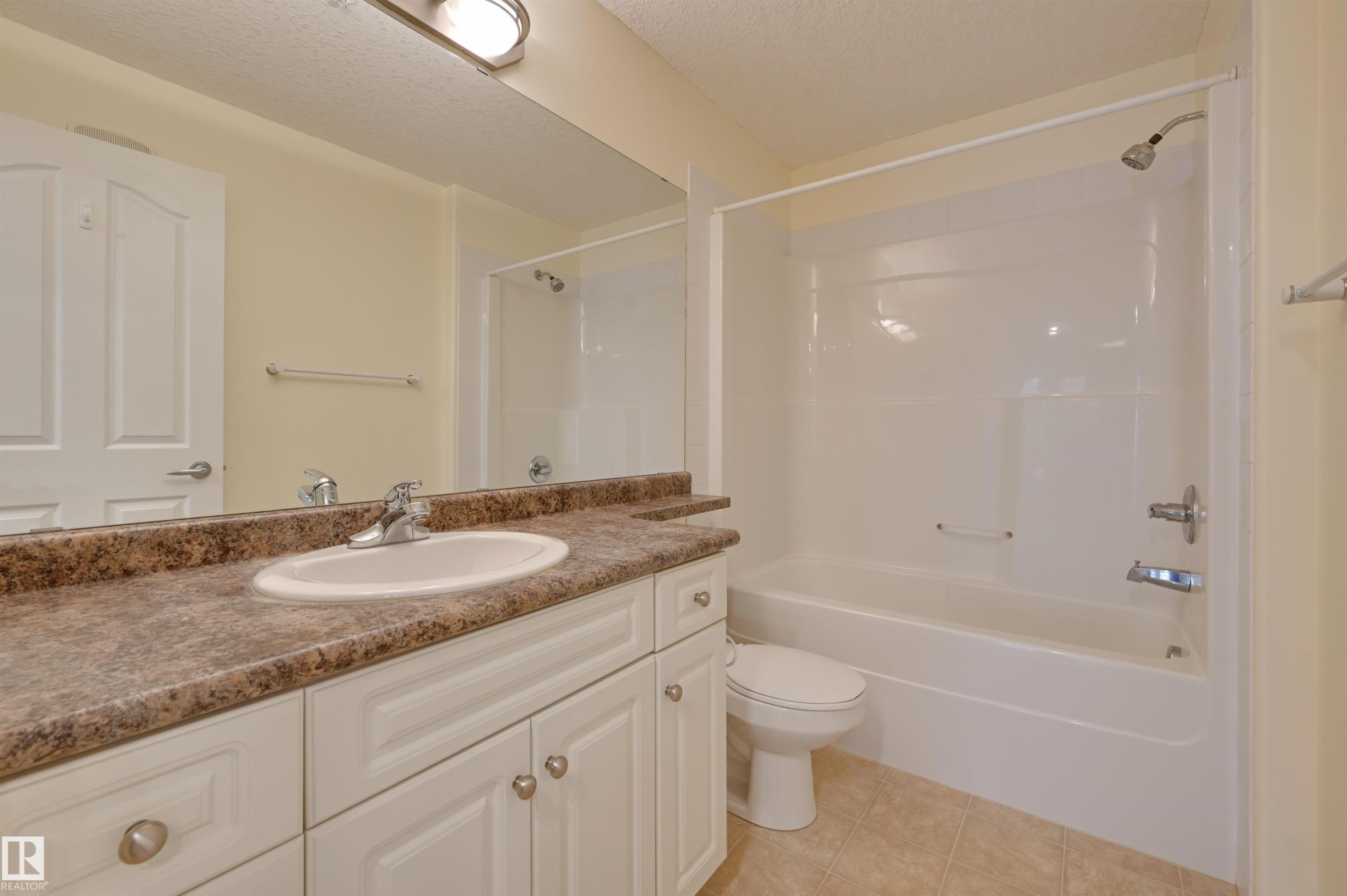 336 9008 99 Avenue, Edmonton, AB - Indoor Photo Showing Bathroom