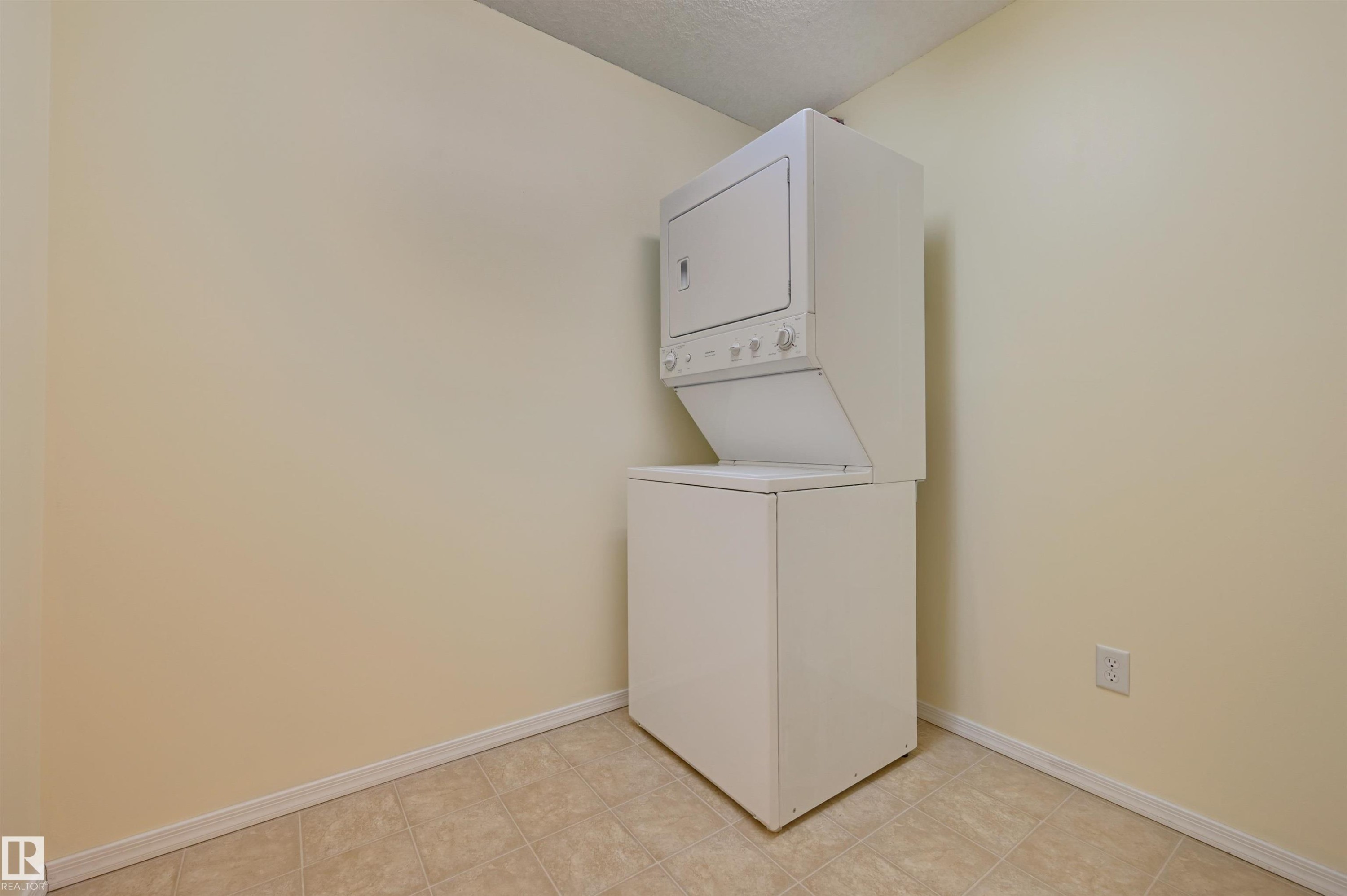 336 9008 99 Avenue, Edmonton, AB - Indoor Photo Showing Laundry Room
