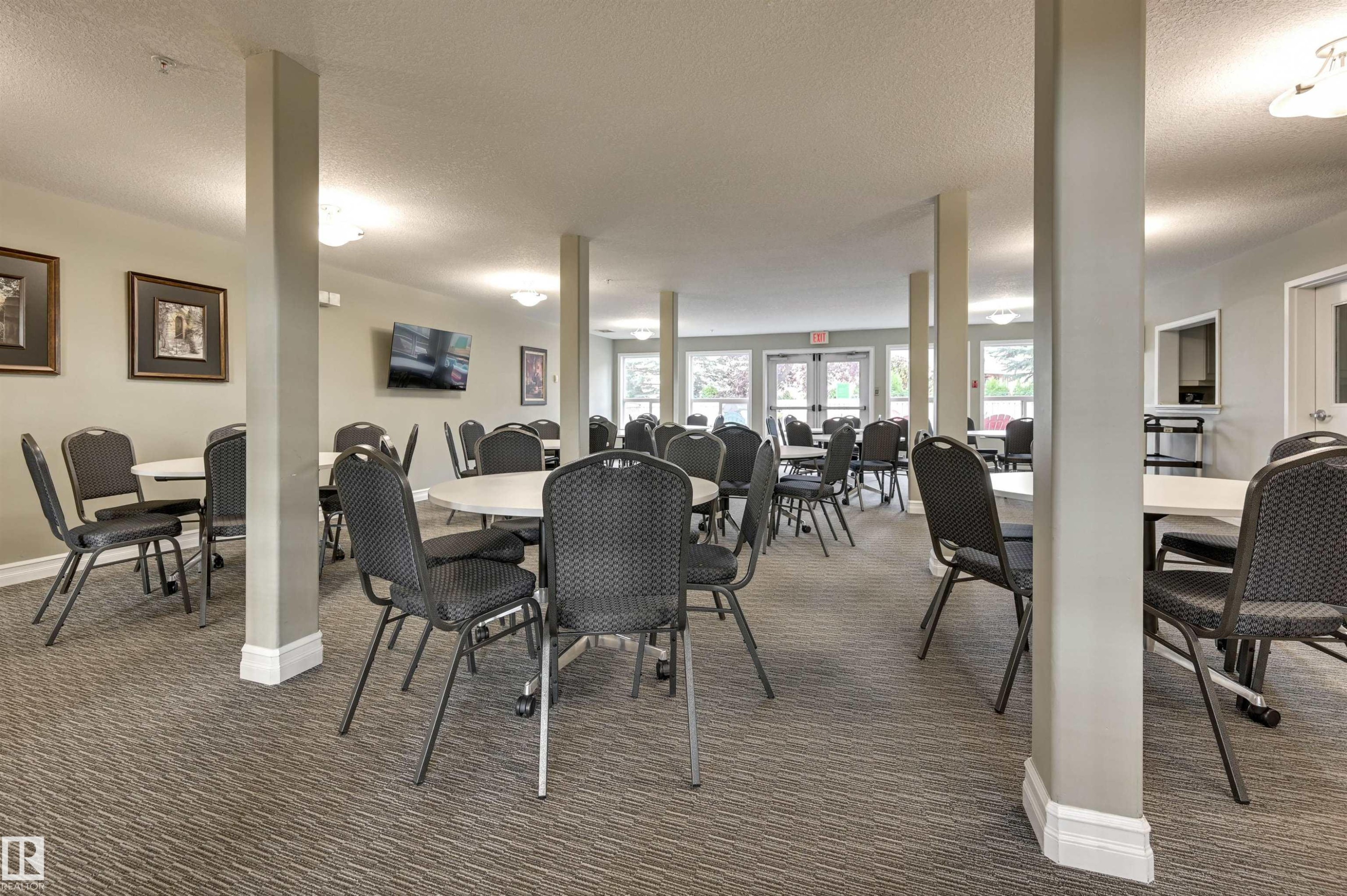 336 9008 99 Avenue, Edmonton, AB - Indoor Photo Showing Dining Room