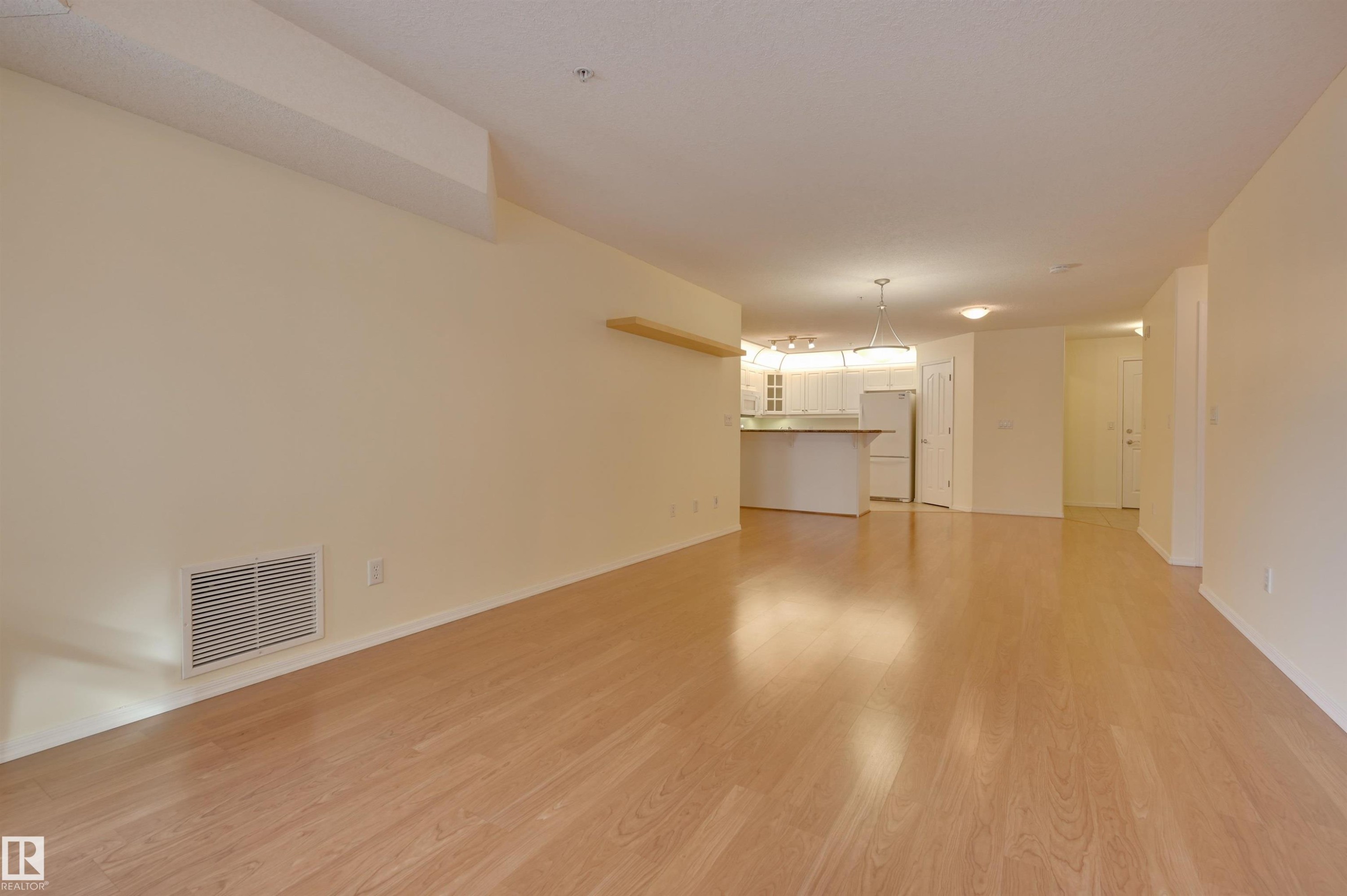 336 9008 99 Avenue, Edmonton, AB - Indoor Photo Showing Other Room