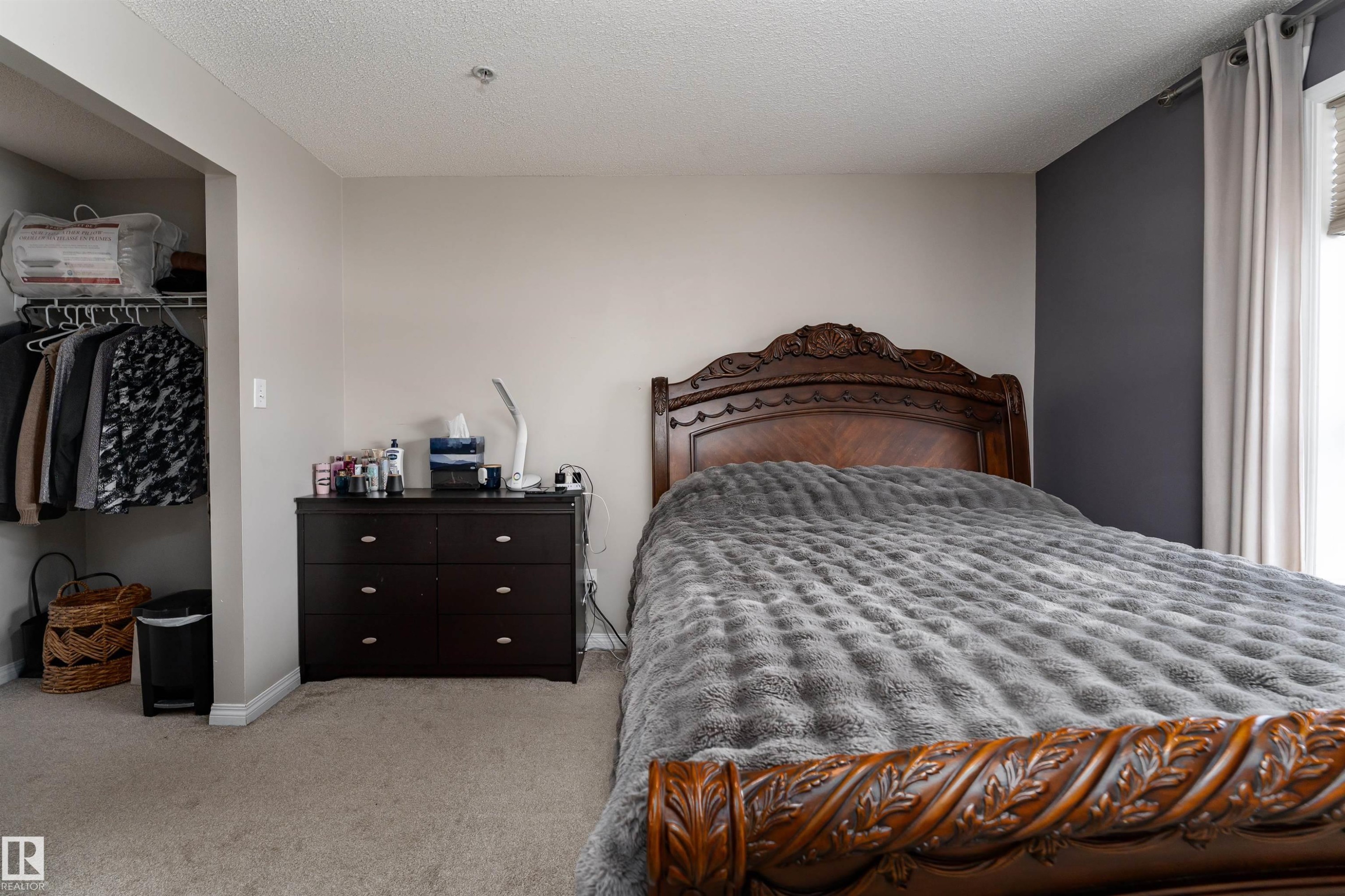 Bedroom with carpet, a closet, and a textured ceiling - 325 1520 Hammond Gate, Edmonton, AB - Indoor Photo Showing Bedroom