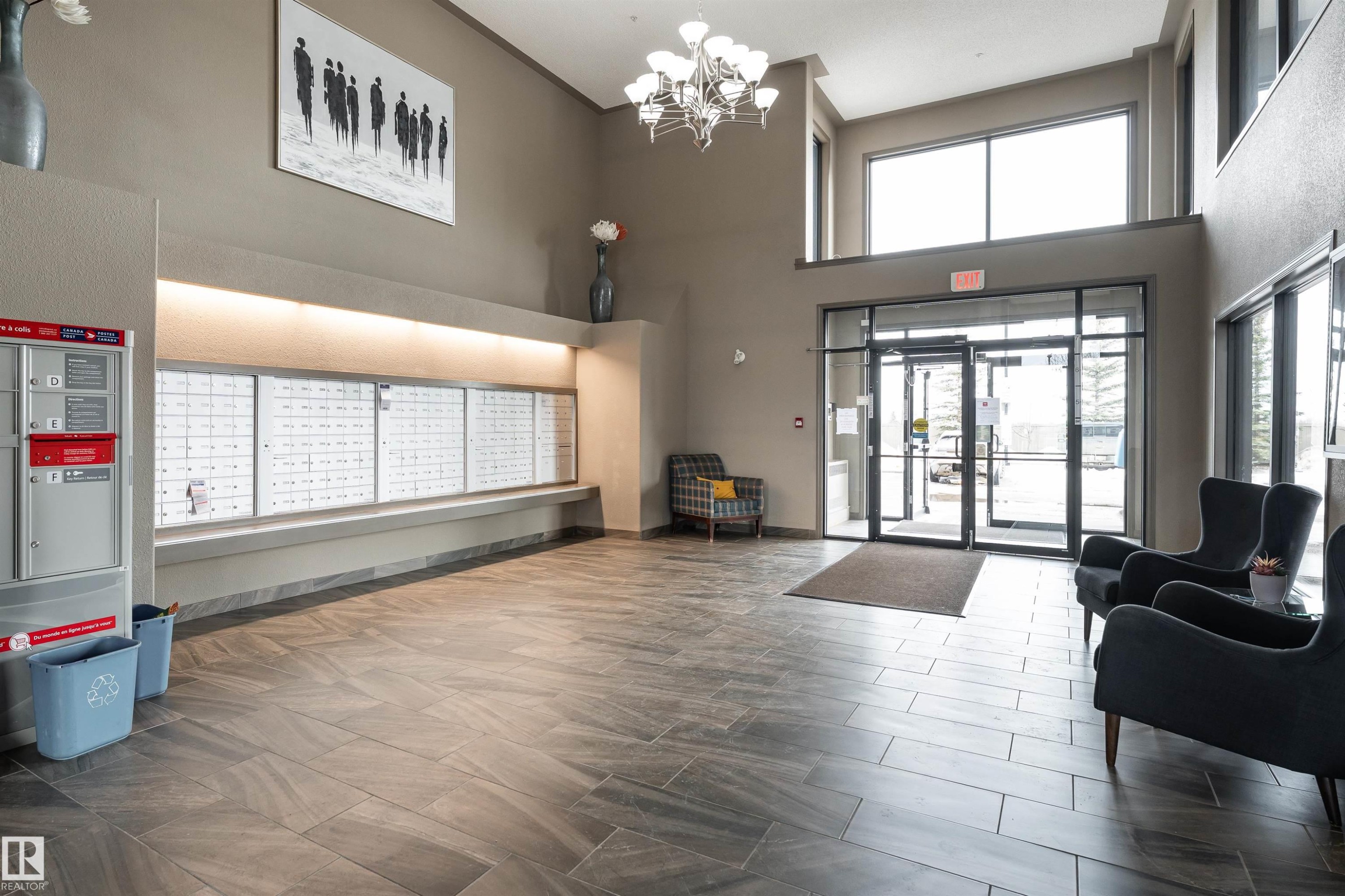 Common area with a high ceiling - 325 1520 Hammond Gate, Edmonton, AB - Indoor Photo Showing Other Room