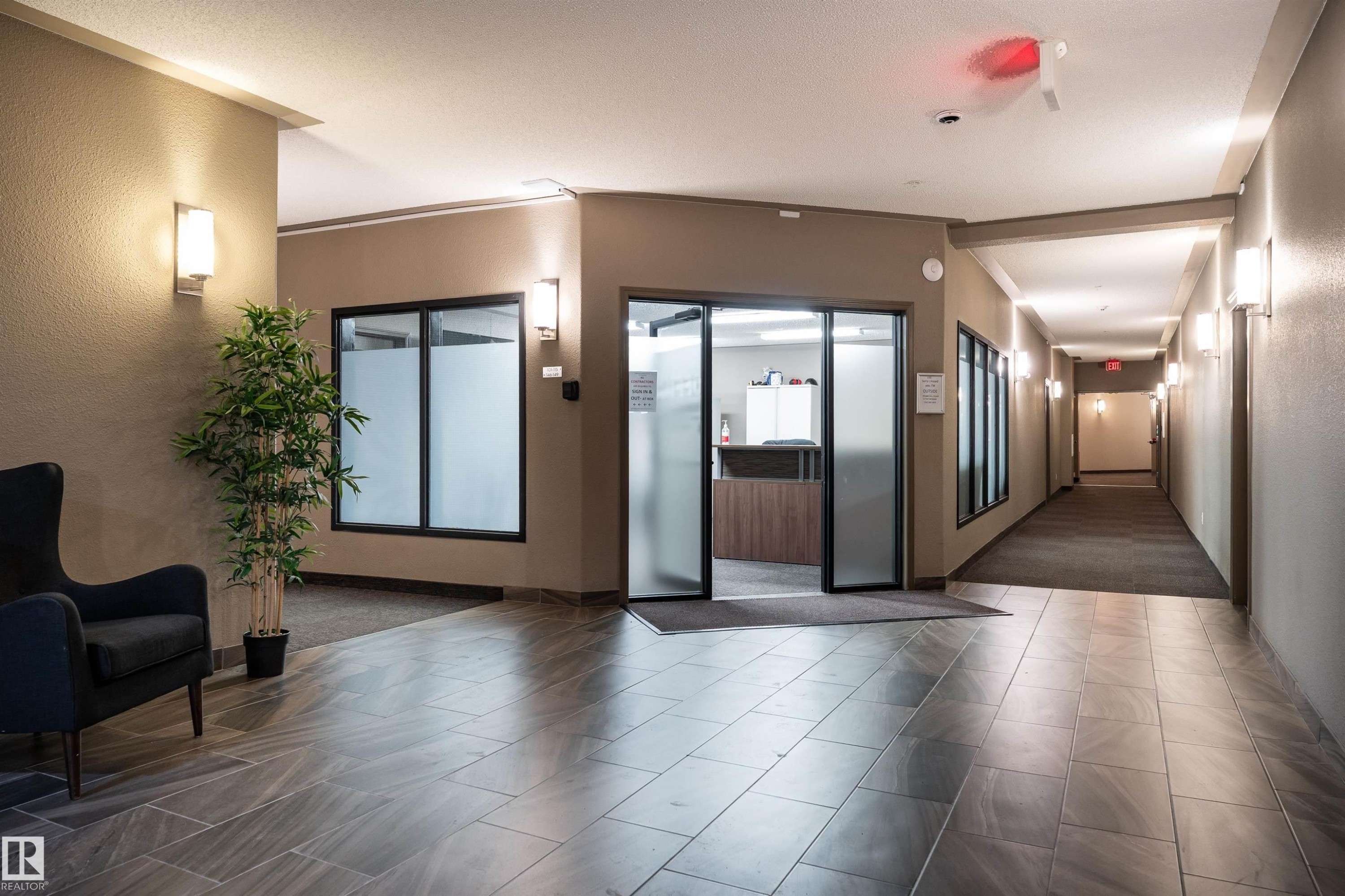 Common area featuring a textured wall - 325 1520 Hammond Gate, Edmonton, AB - Indoor Photo Showing Other Room