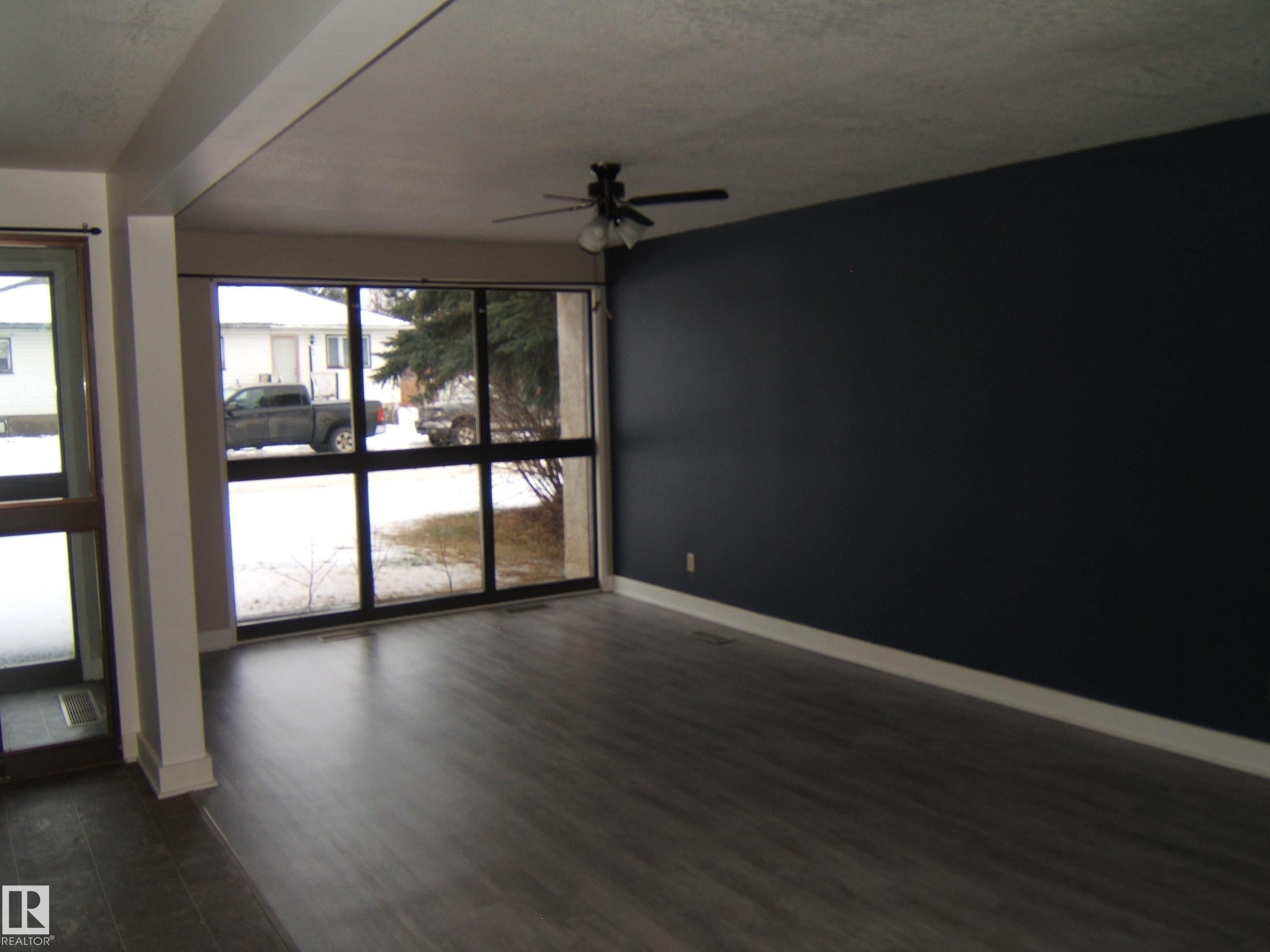 4901 47 Avenue, Myrnam, AB - Indoor Photo Showing Other Room