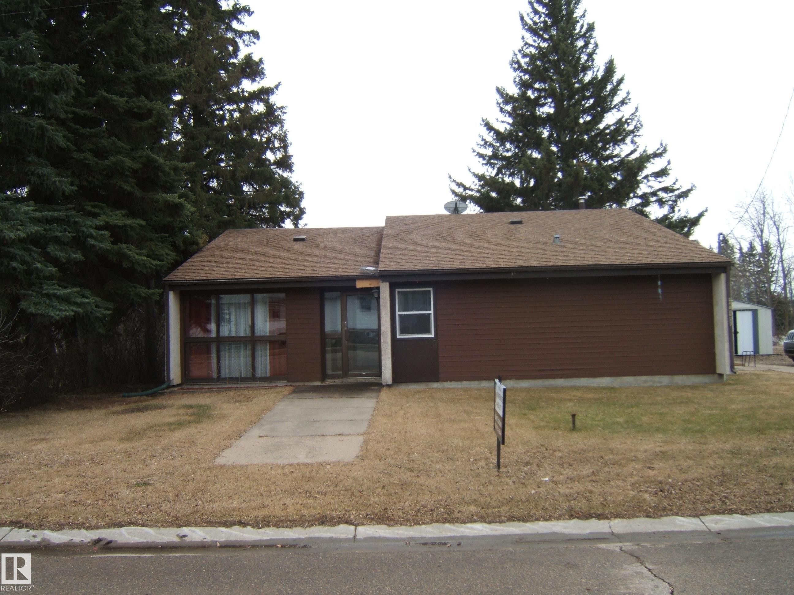 4901 47 Avenue, Myrnam, AB - Outdoor