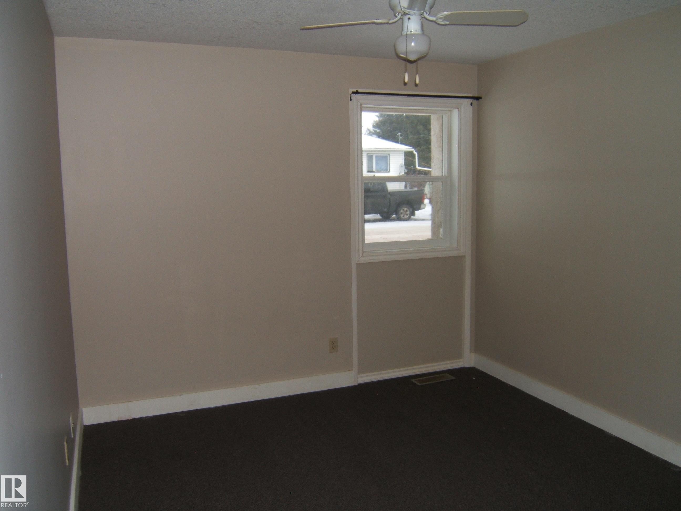 4901 47 Avenue, Myrnam, AB - Indoor Photo Showing Other Room