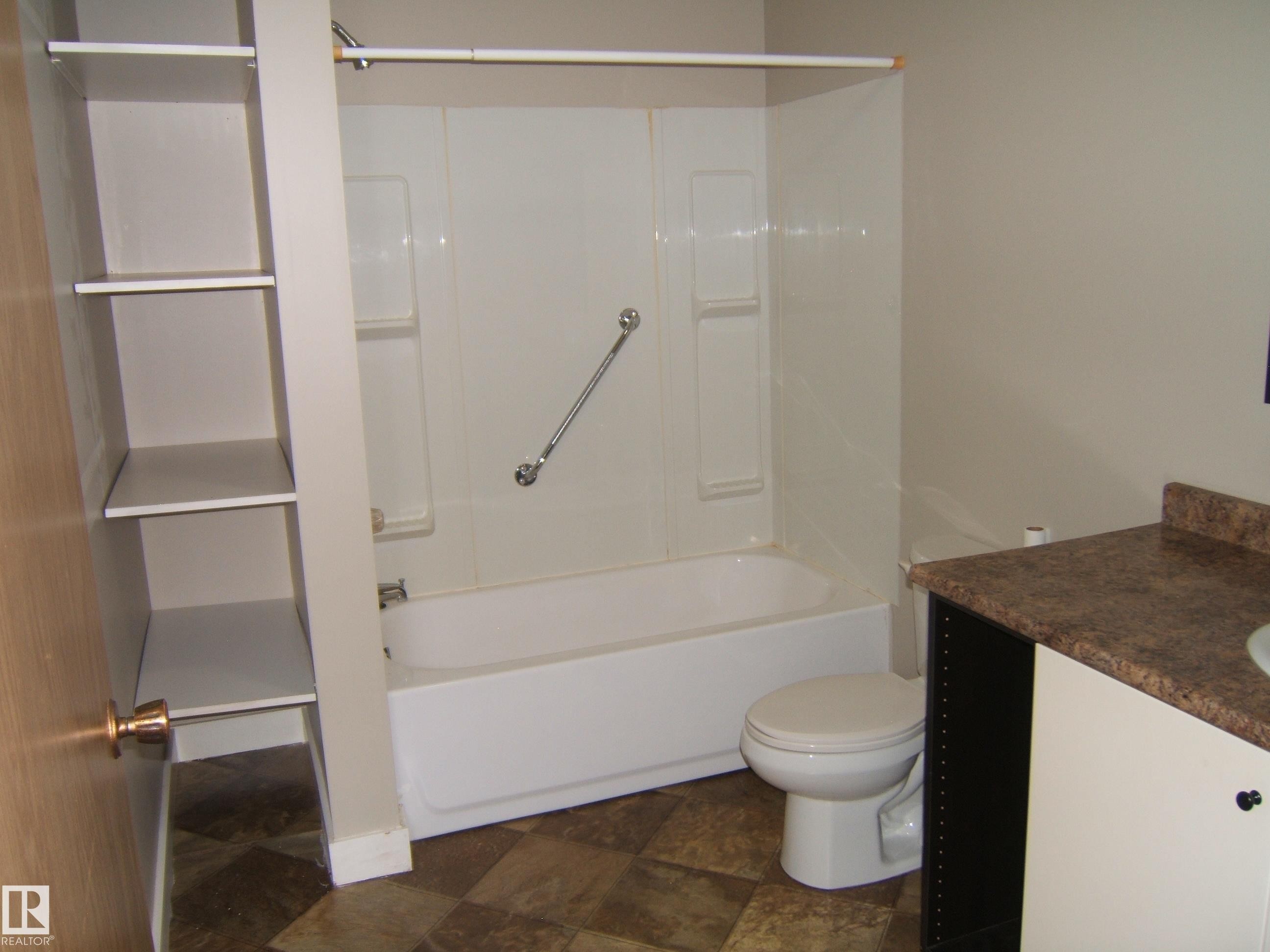 4901 47 Avenue, Myrnam, AB - Indoor Photo Showing Bathroom