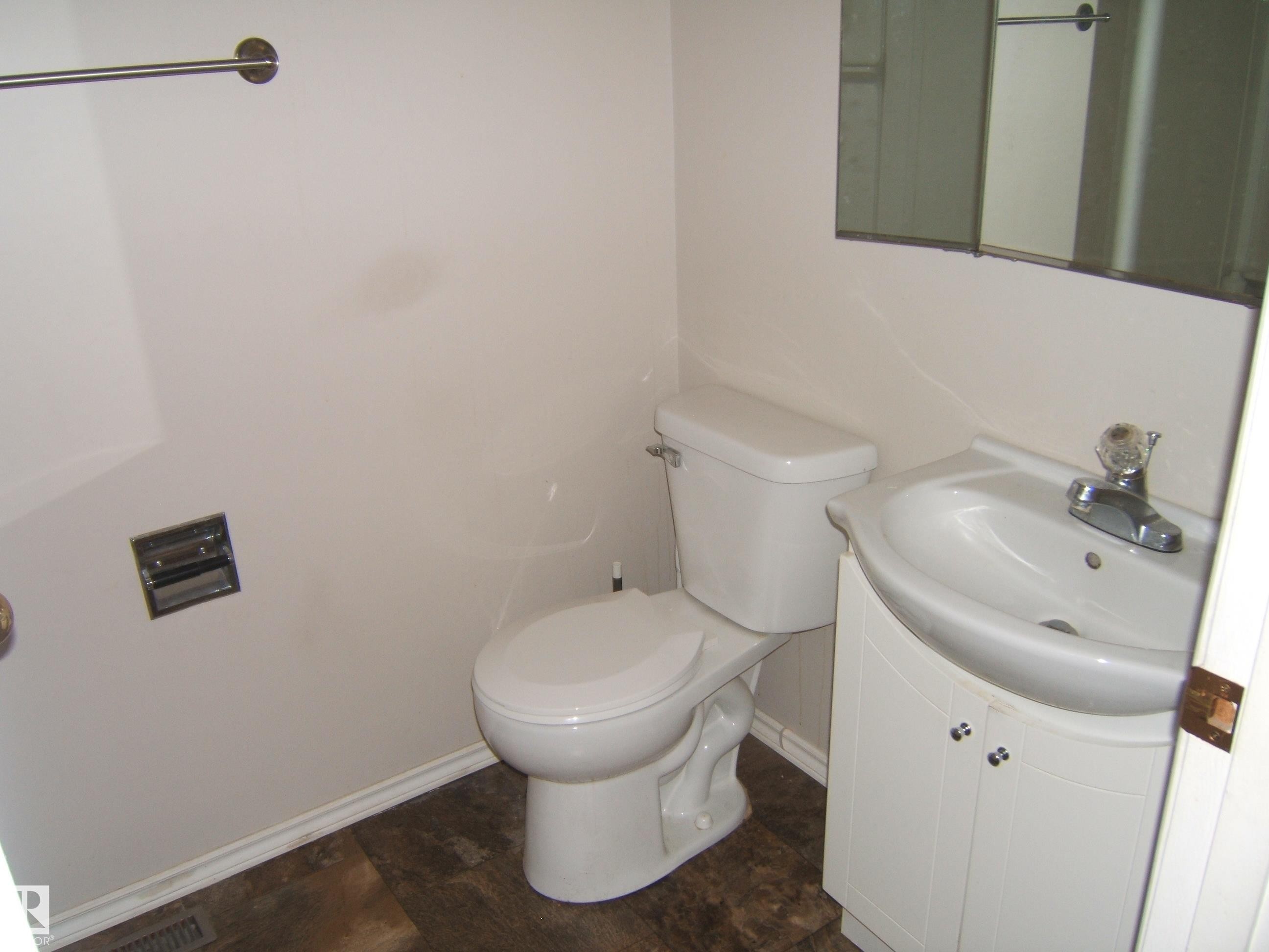4901 47 Avenue, Myrnam, AB - Indoor Photo Showing Bathroom