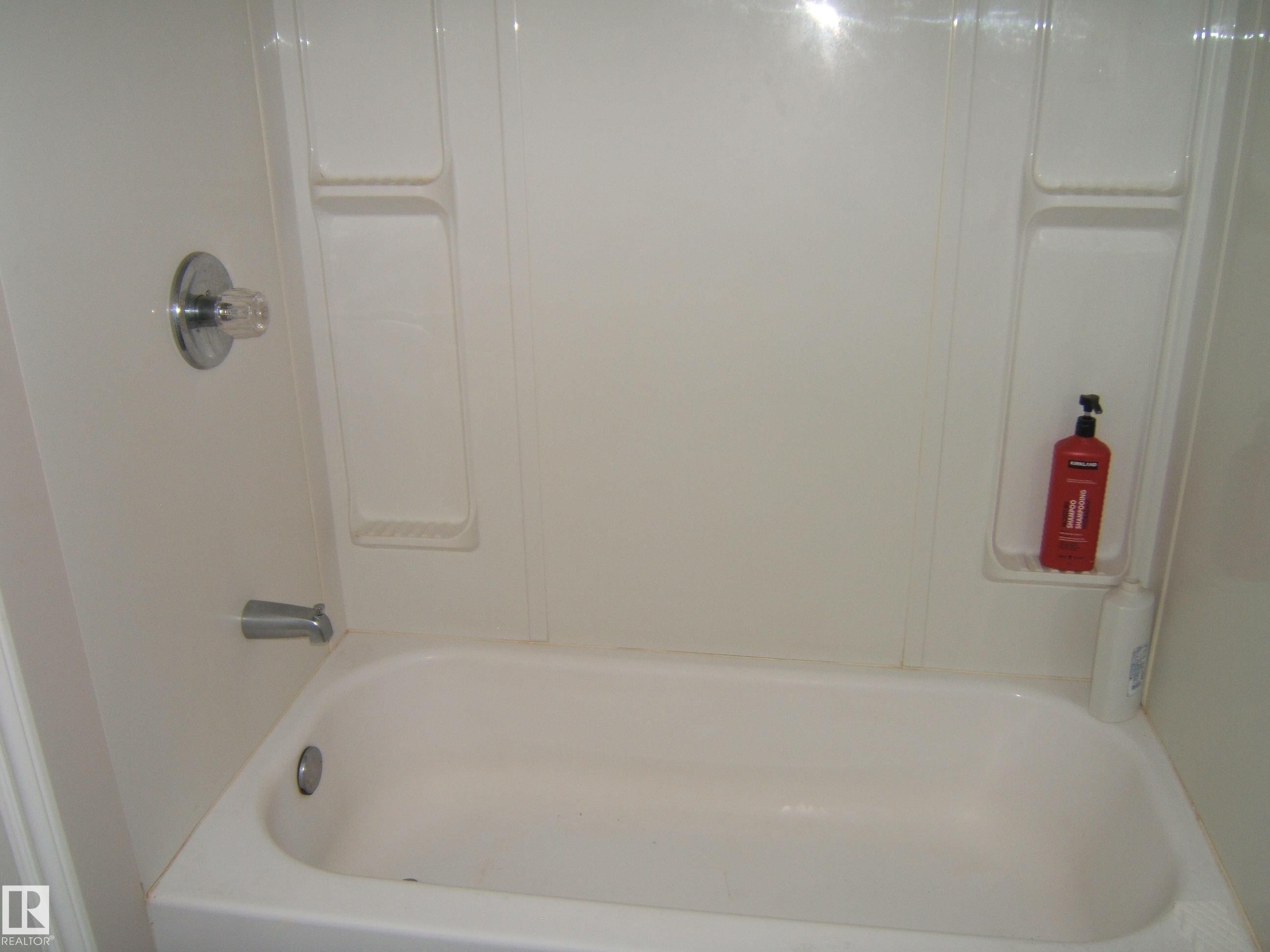 4901 47 Avenue, Myrnam, AB - Indoor Photo Showing Bathroom