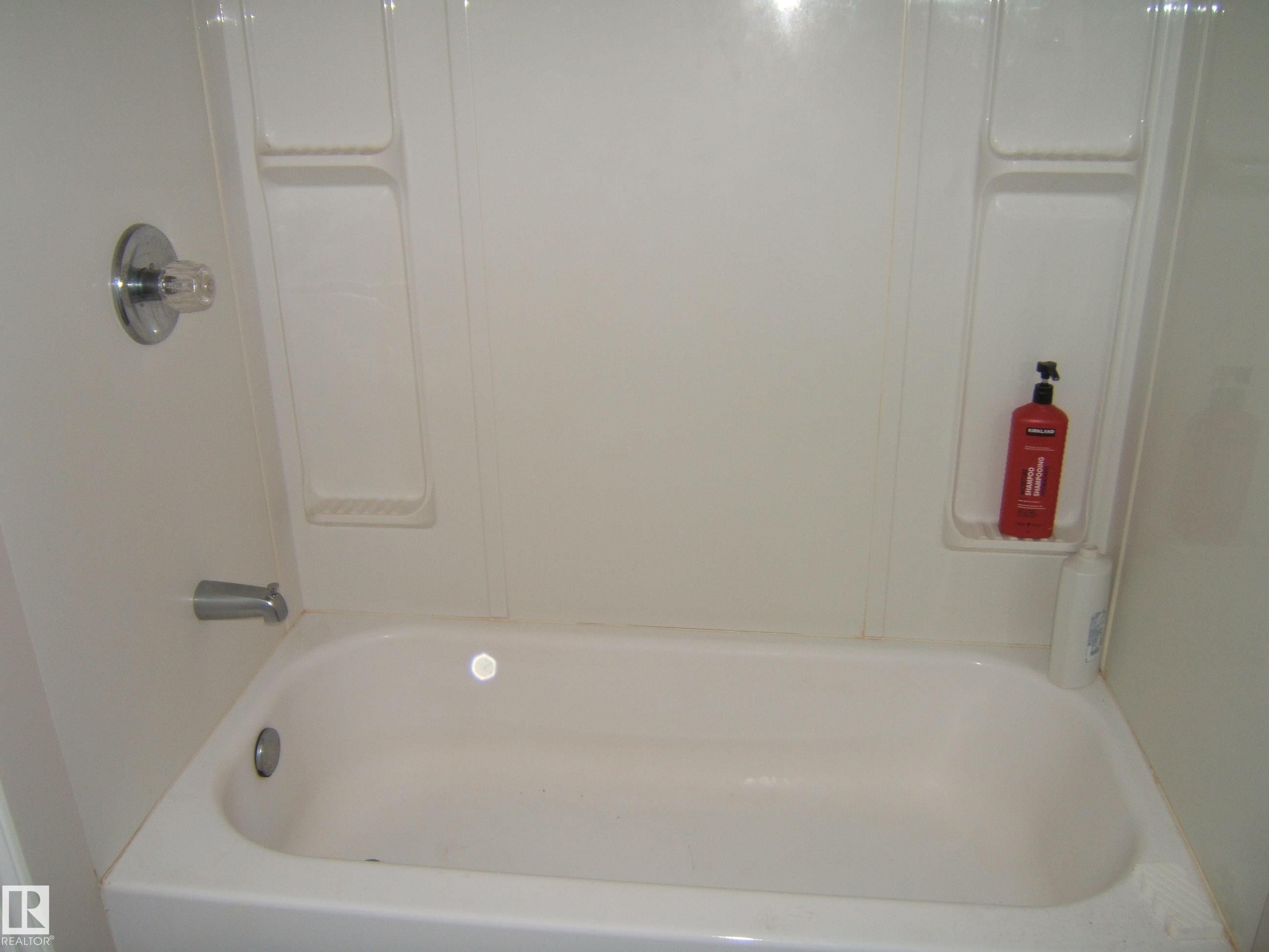 4901 47 Avenue, Myrnam, AB - Indoor Photo Showing Bathroom