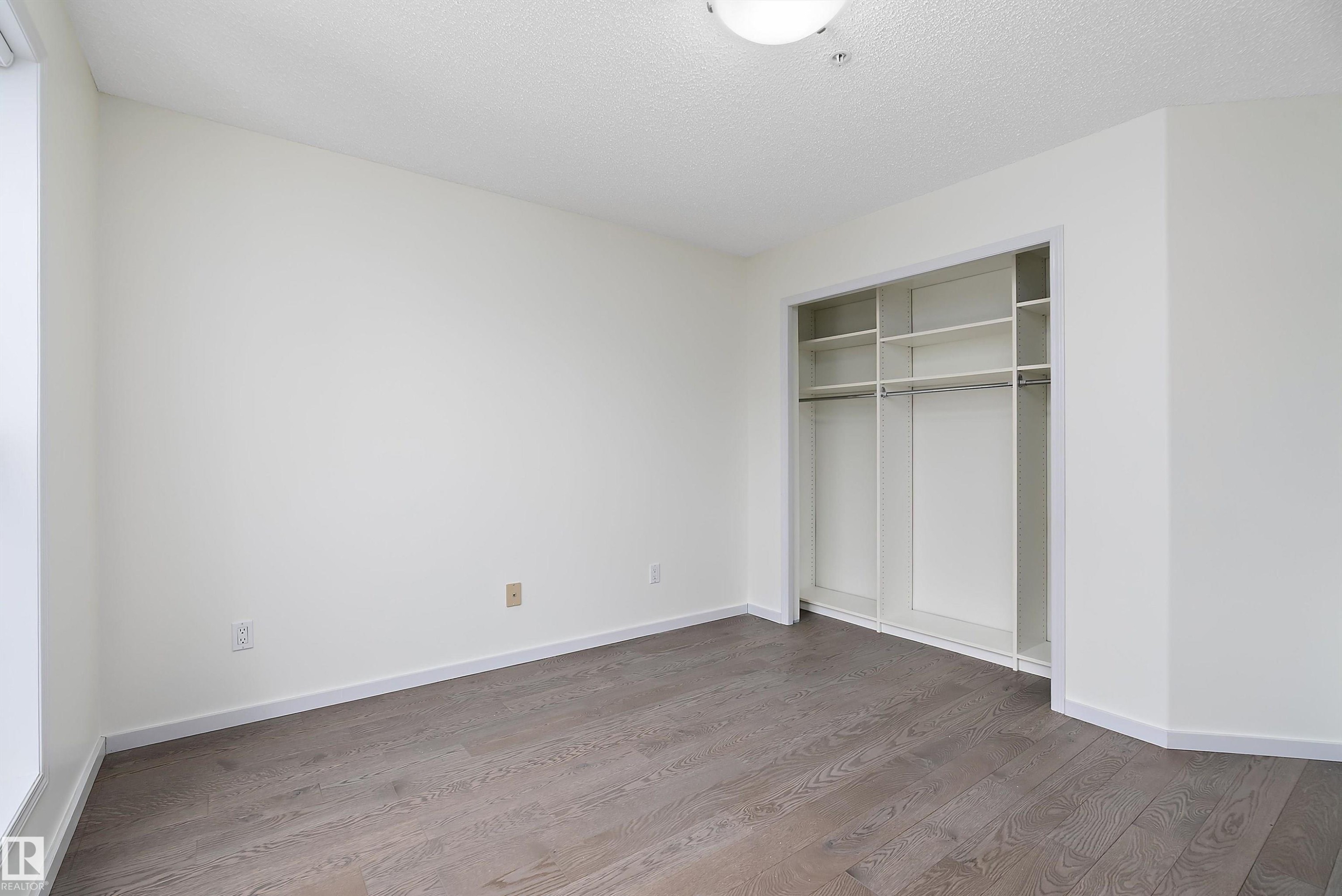 409 10221 111 Street, Edmonton, AB - Indoor Photo Showing Other Room