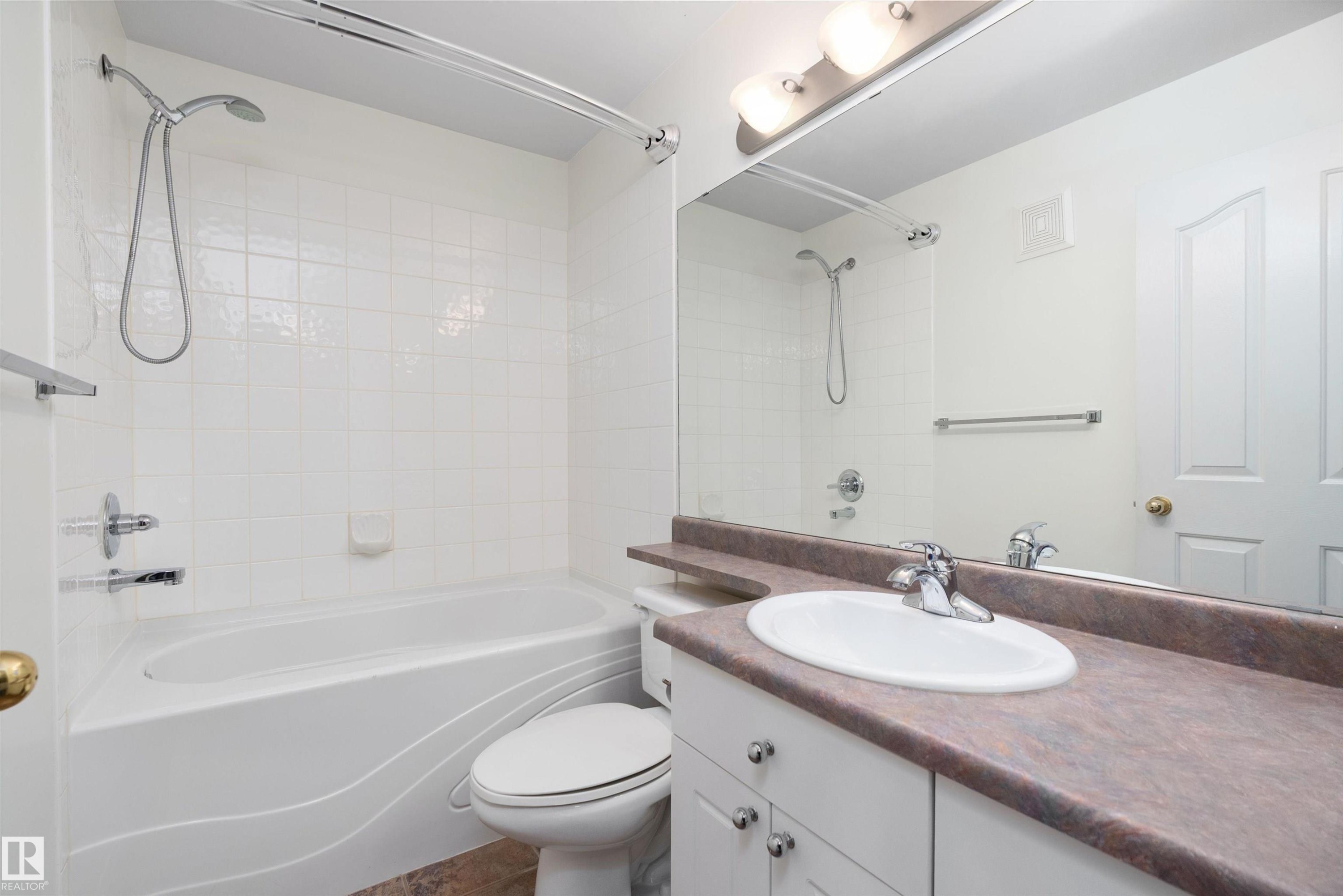 409 10221 111 Street, Edmonton, AB - Indoor Photo Showing Bathroom