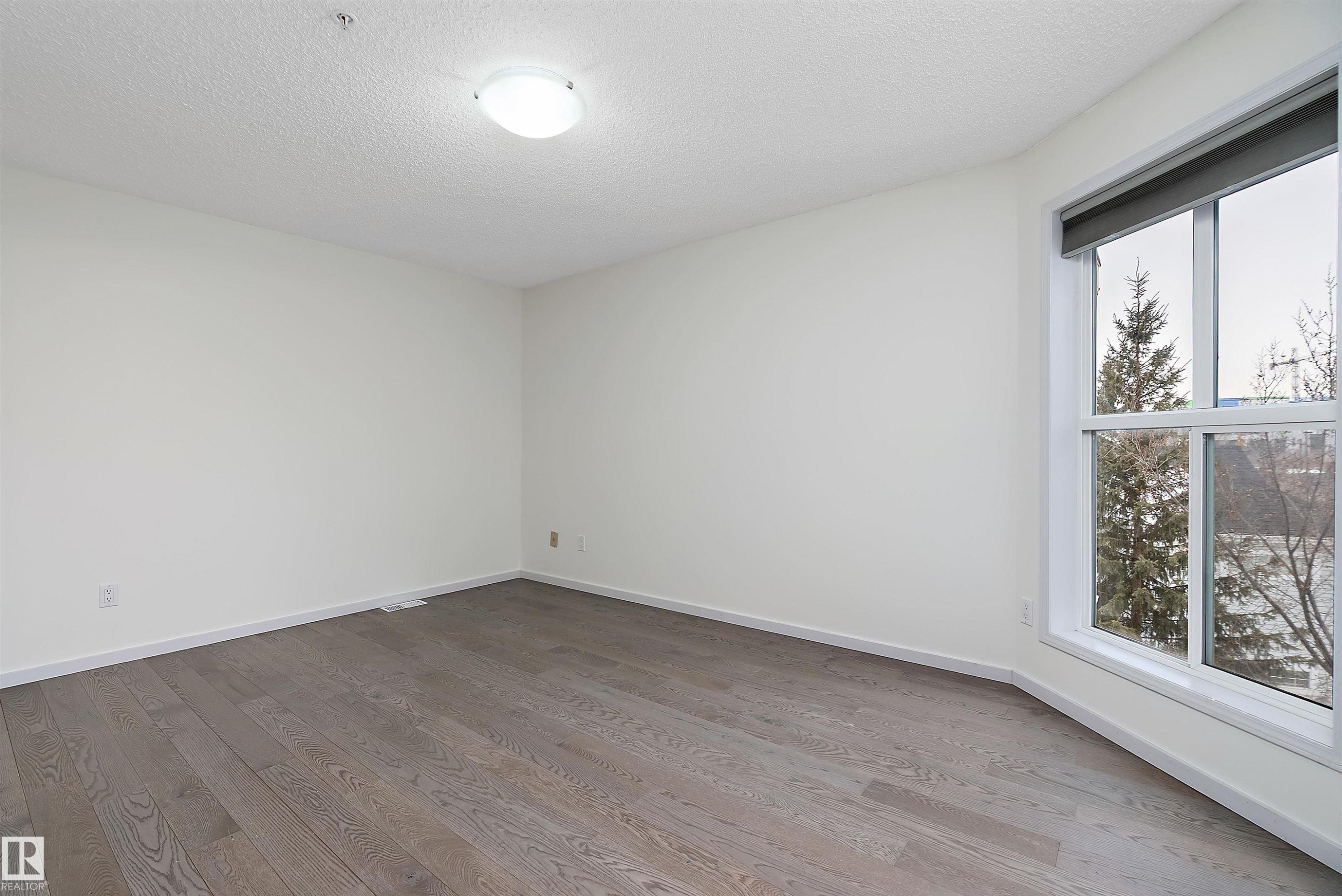 409 10221 111 Street, Edmonton, AB - Indoor Photo Showing Other Room