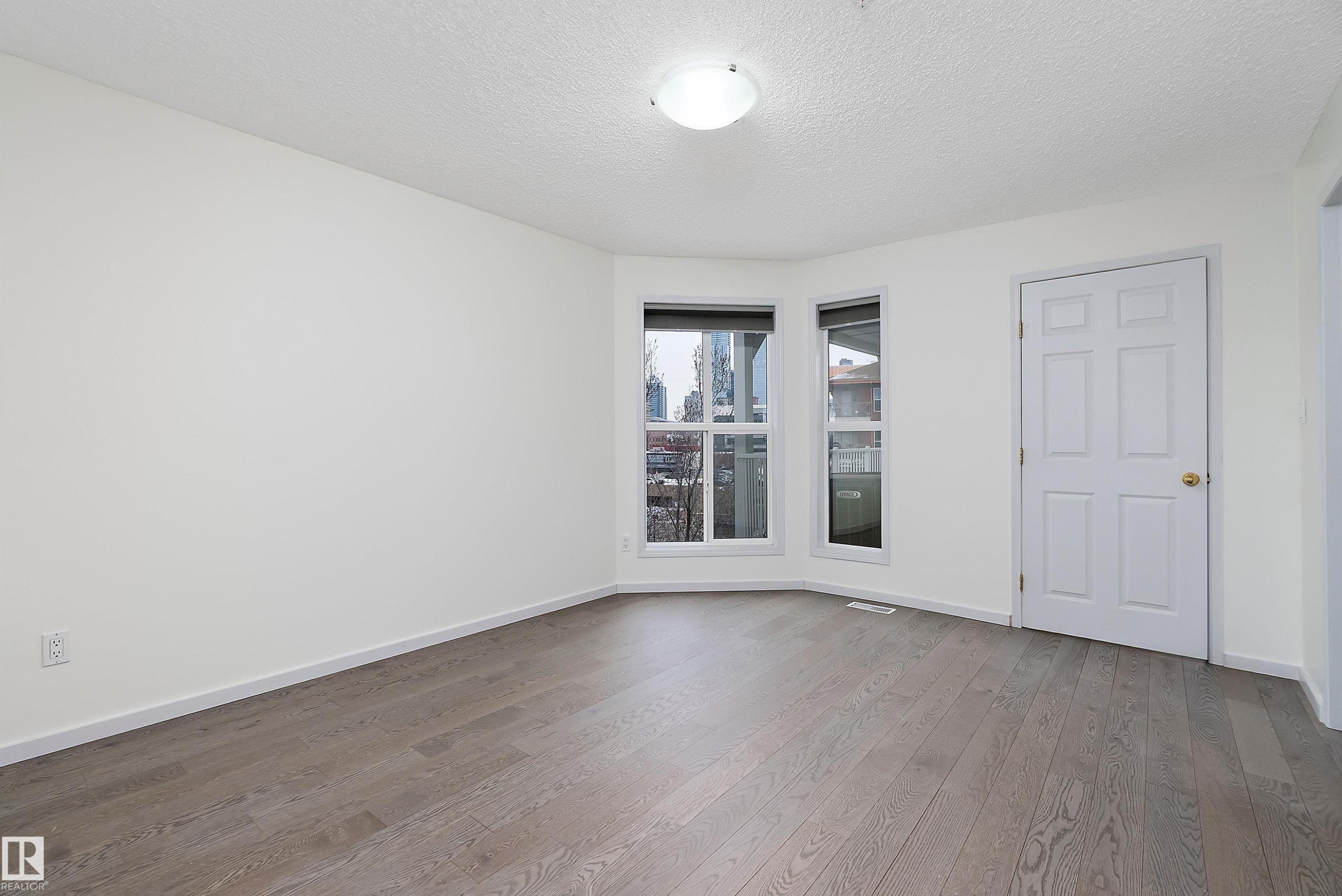 409 10221 111 Street, Edmonton, AB - Indoor Photo Showing Other Room