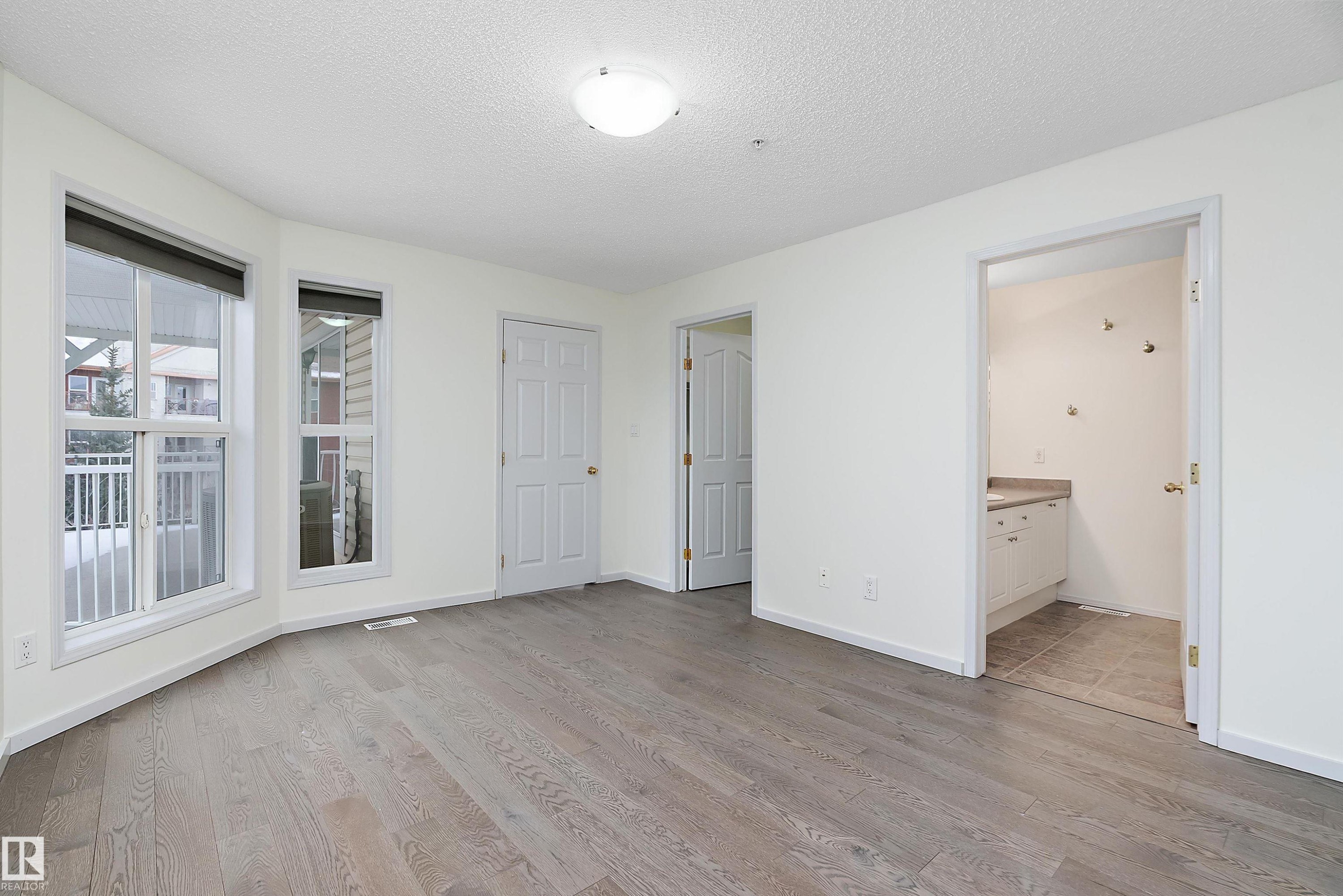 409 10221 111 Street, Edmonton, AB - Indoor Photo Showing Other Room