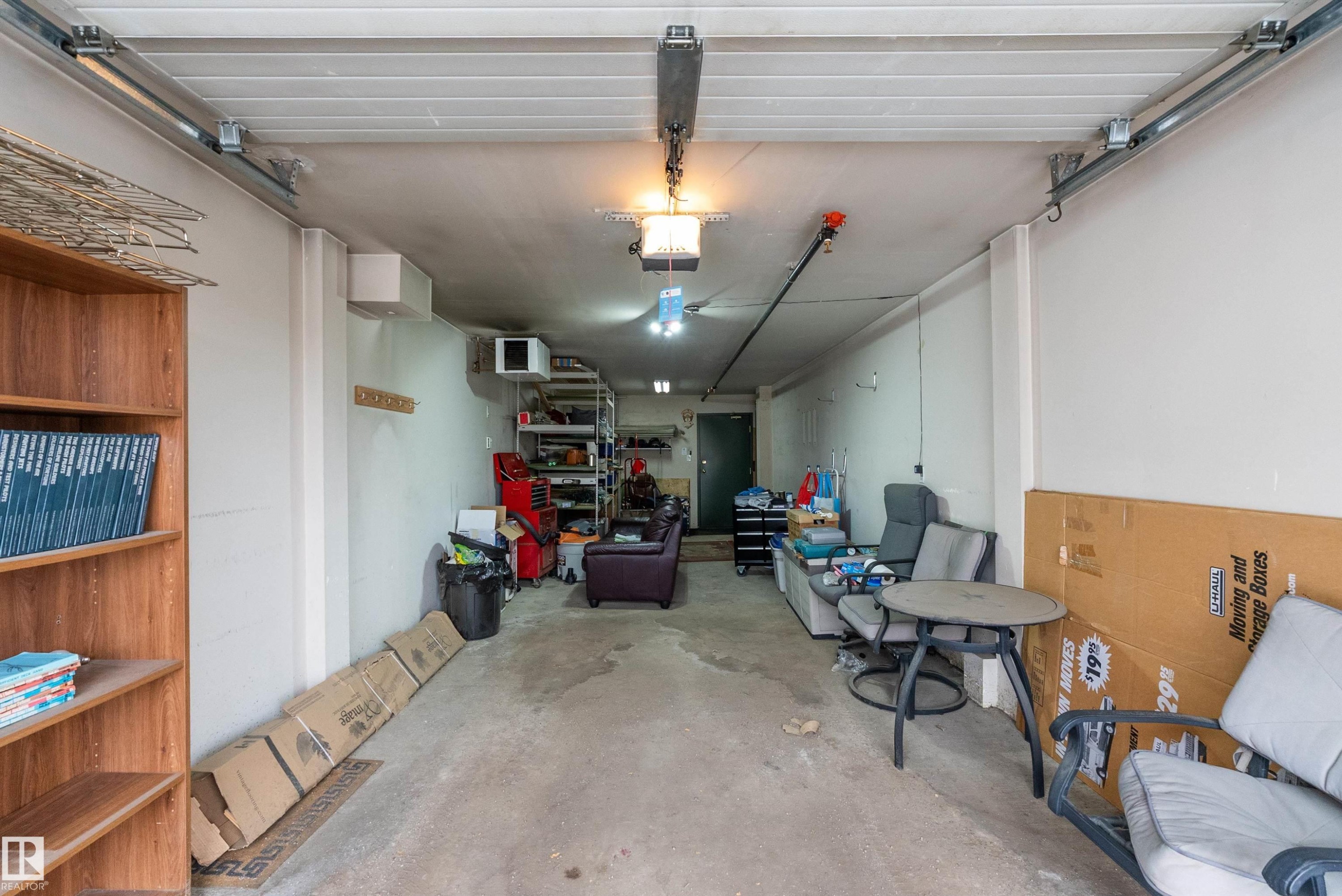 409 10221 111 Street, Edmonton, AB - Indoor Photo Showing Garage