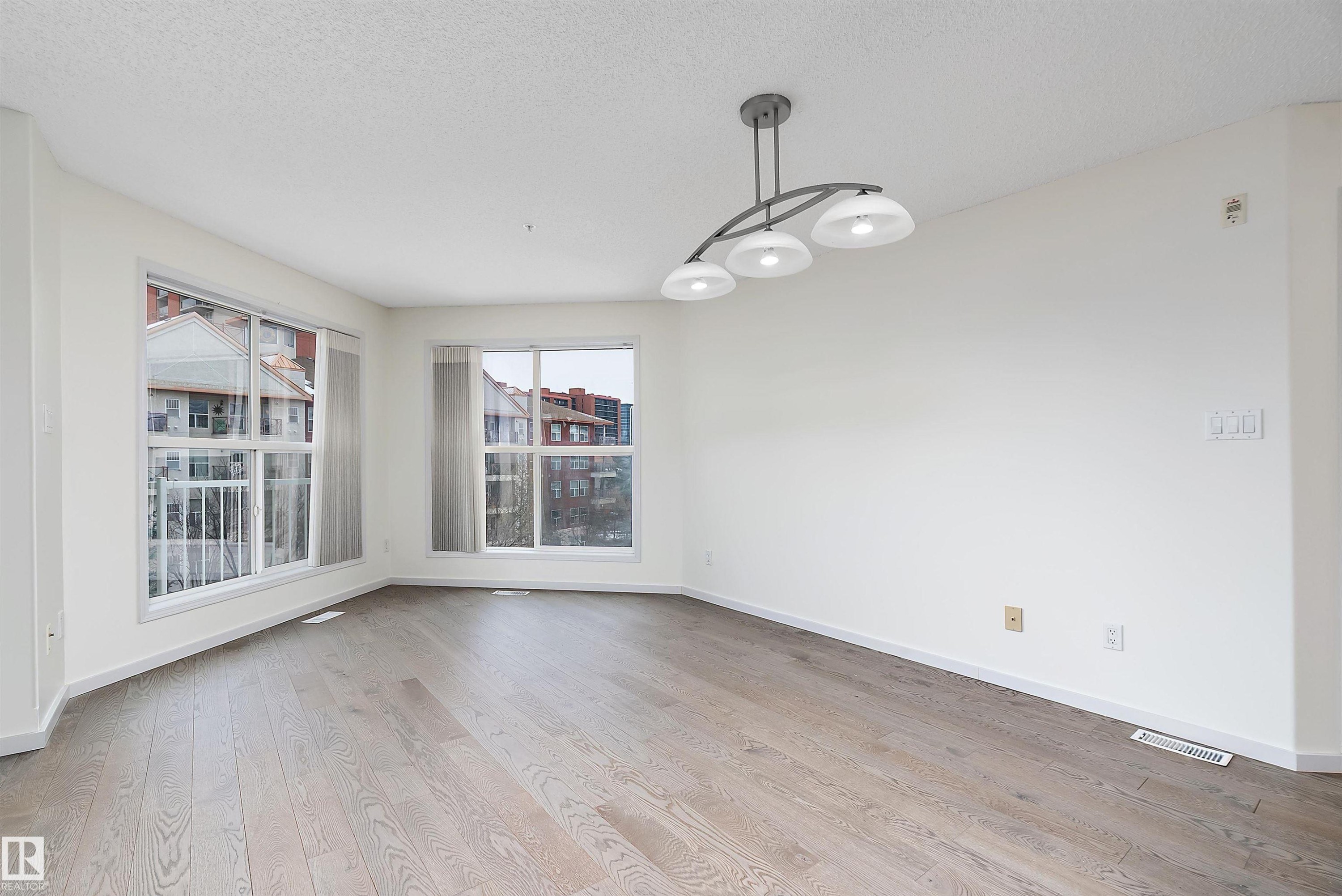 409 10221 111 Street, Edmonton, AB - Indoor Photo Showing Other Room