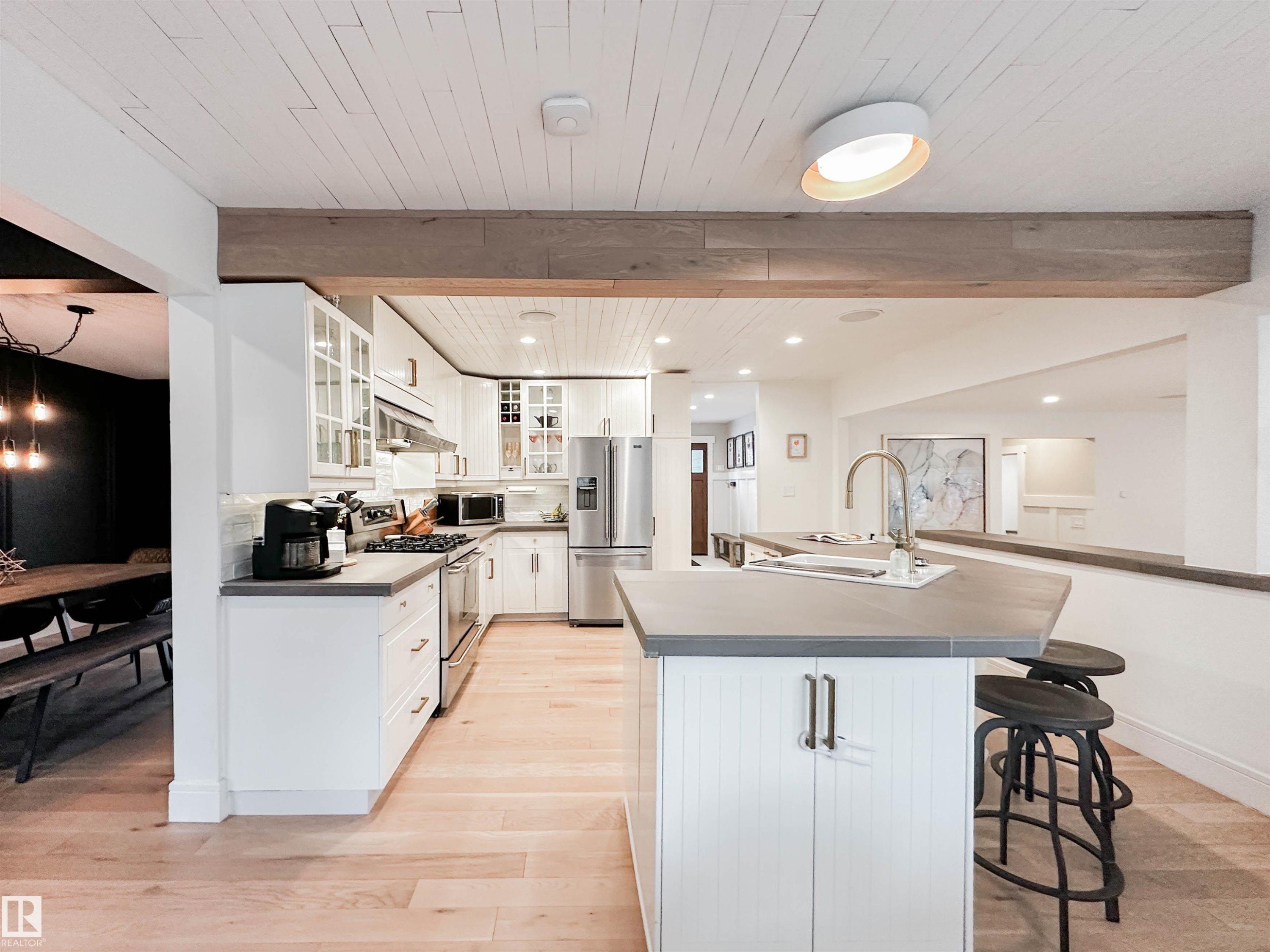 23 Flagstone Crescent, St. Albert, AB - Indoor Photo Showing Kitchen With Upgraded Kitchen