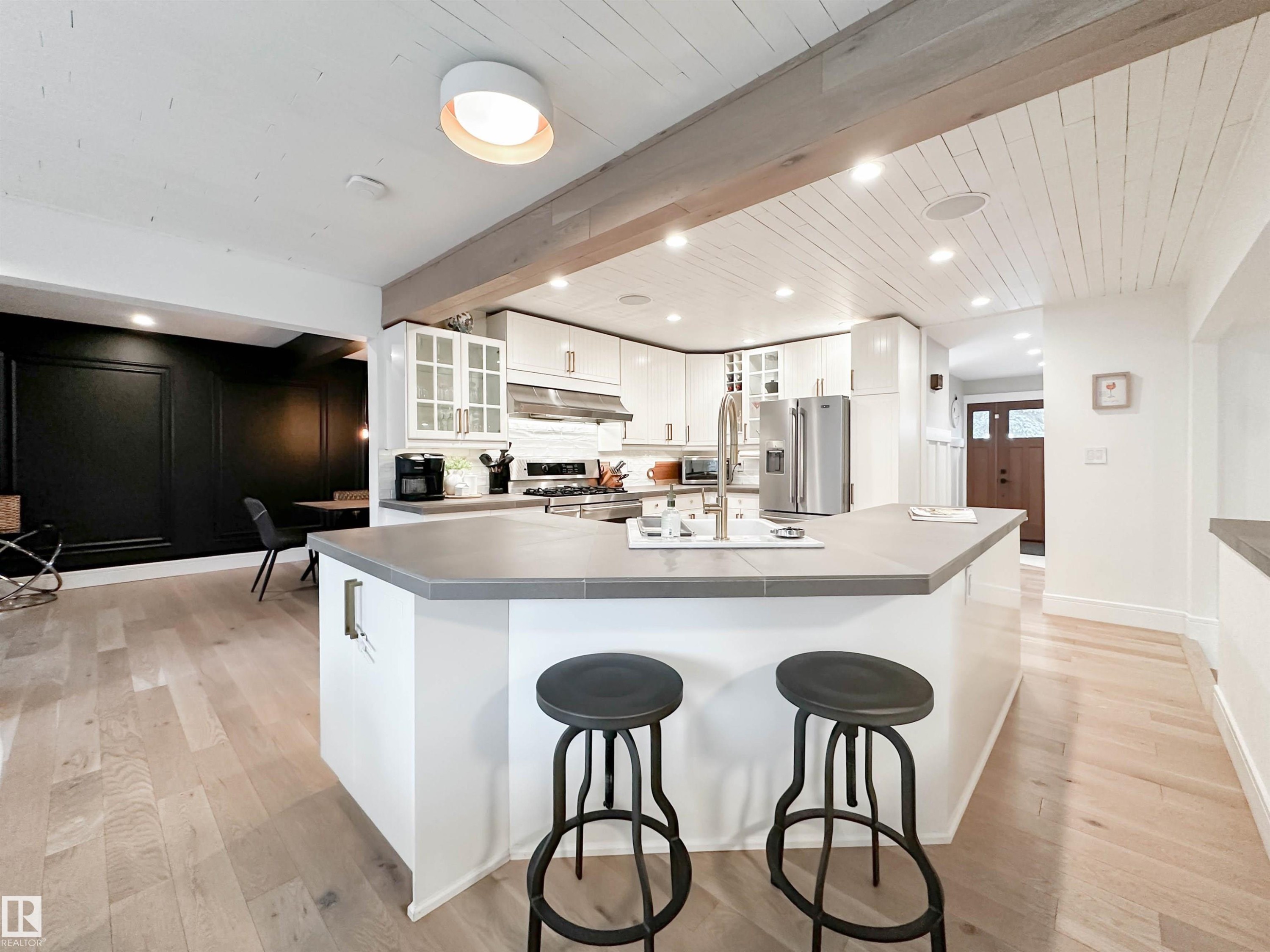 23 Flagstone Crescent, St. Albert, AB - Indoor Photo Showing Kitchen
