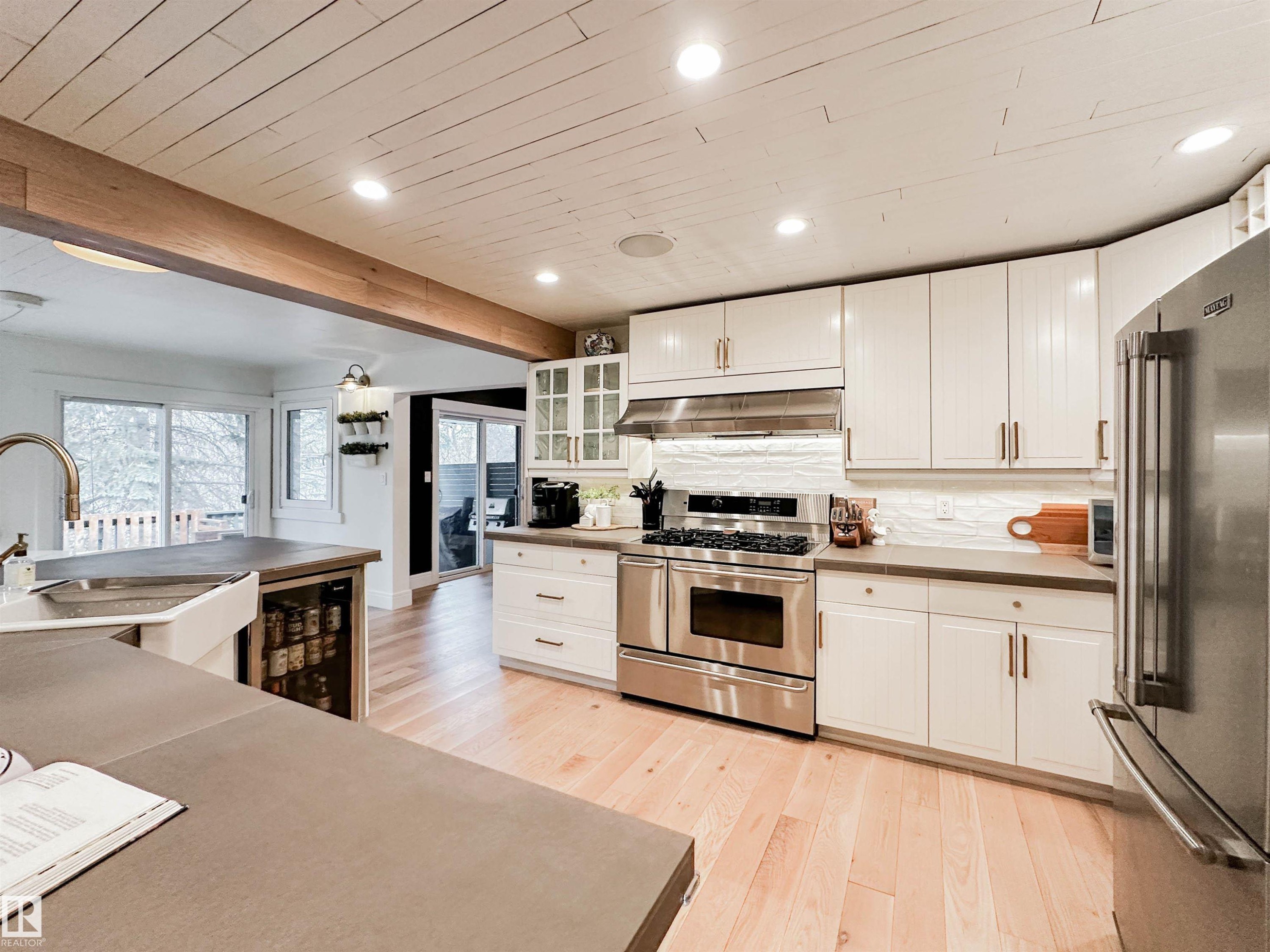 23 Flagstone Crescent, St. Albert, AB - Indoor Photo Showing Kitchen