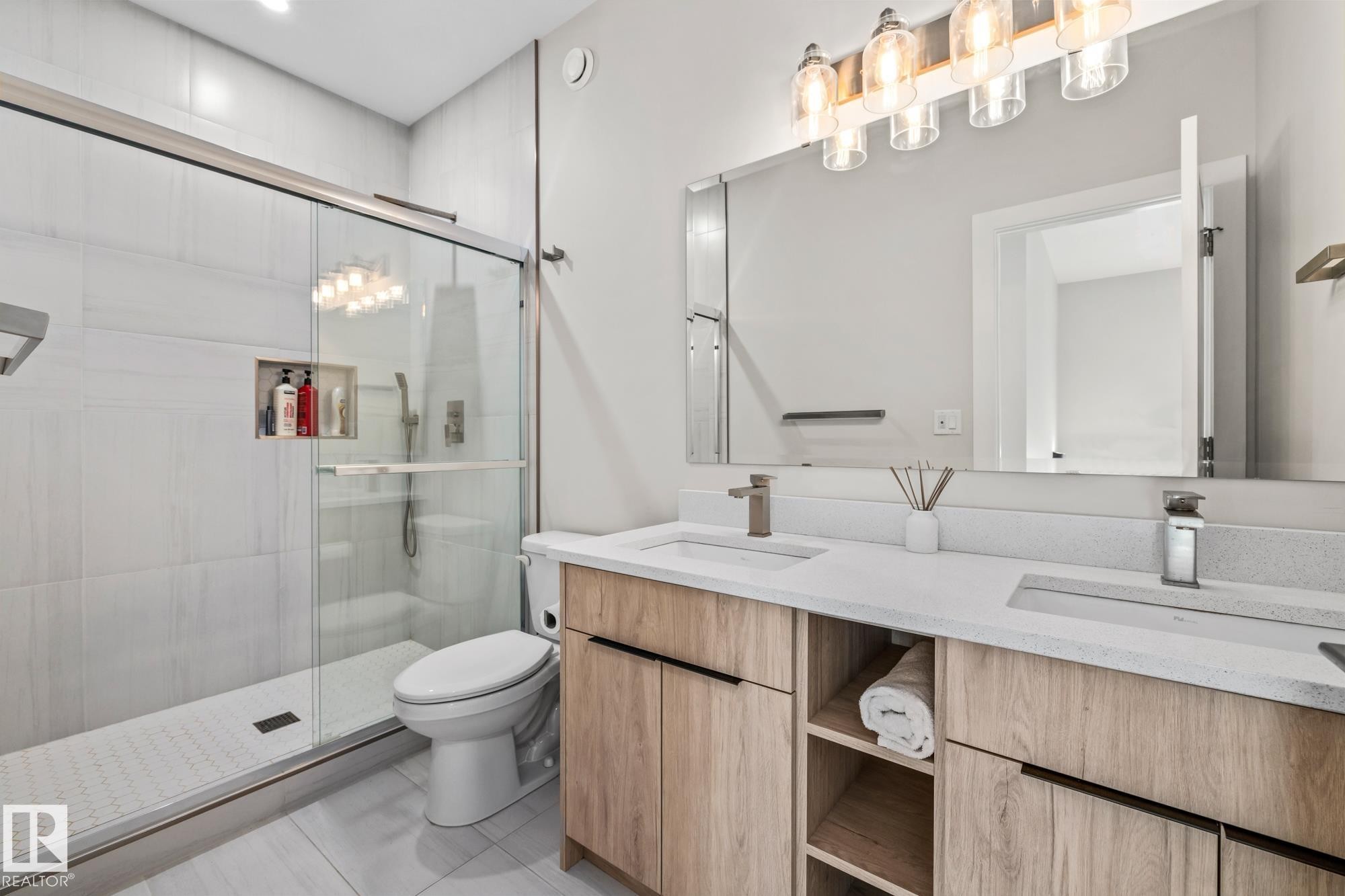 5225 55St, Wabamun, AB - Indoor Photo Showing Bathroom