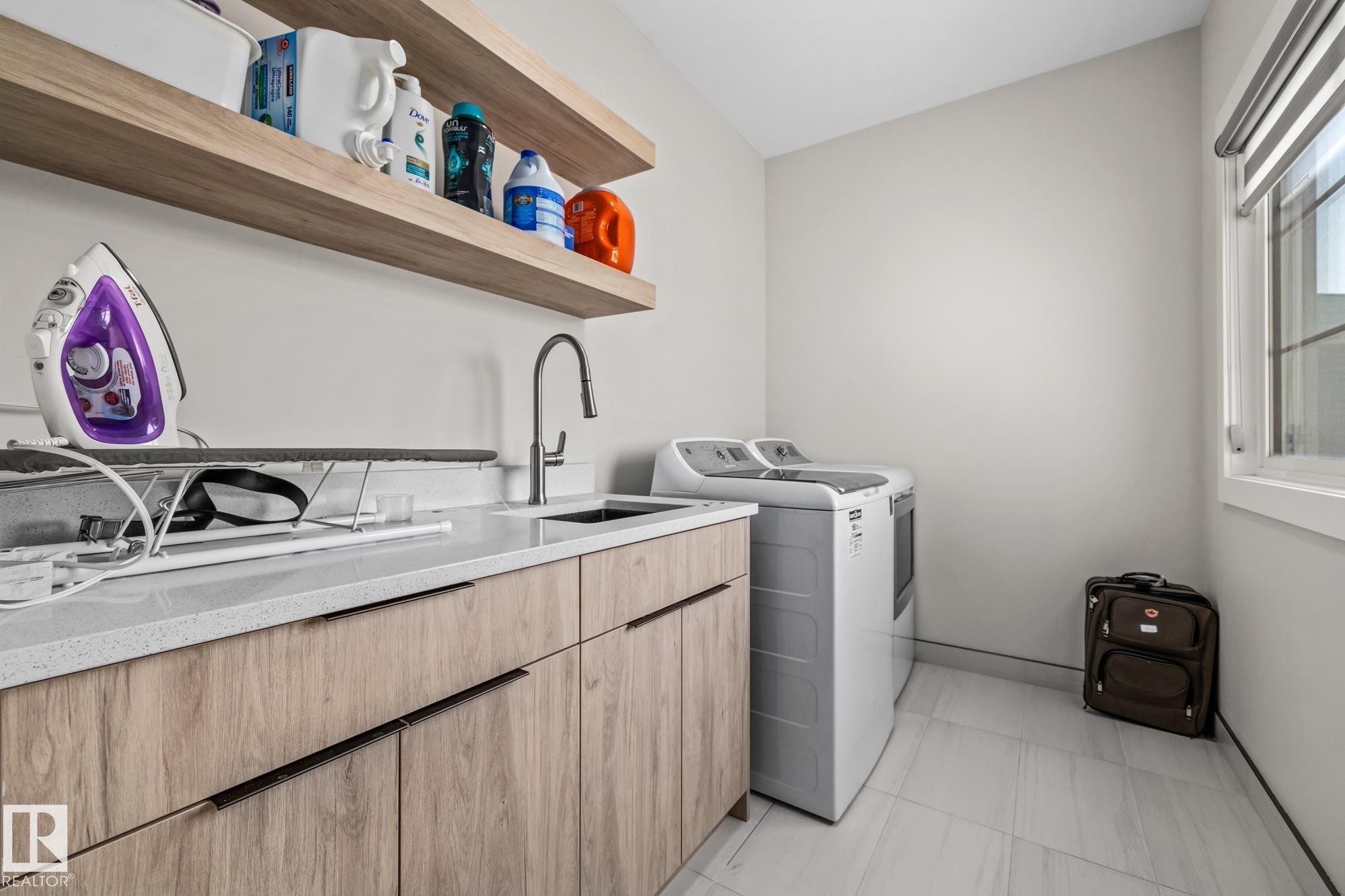 5225 55St, Wabamun, AB - Indoor Photo Showing Laundry Room