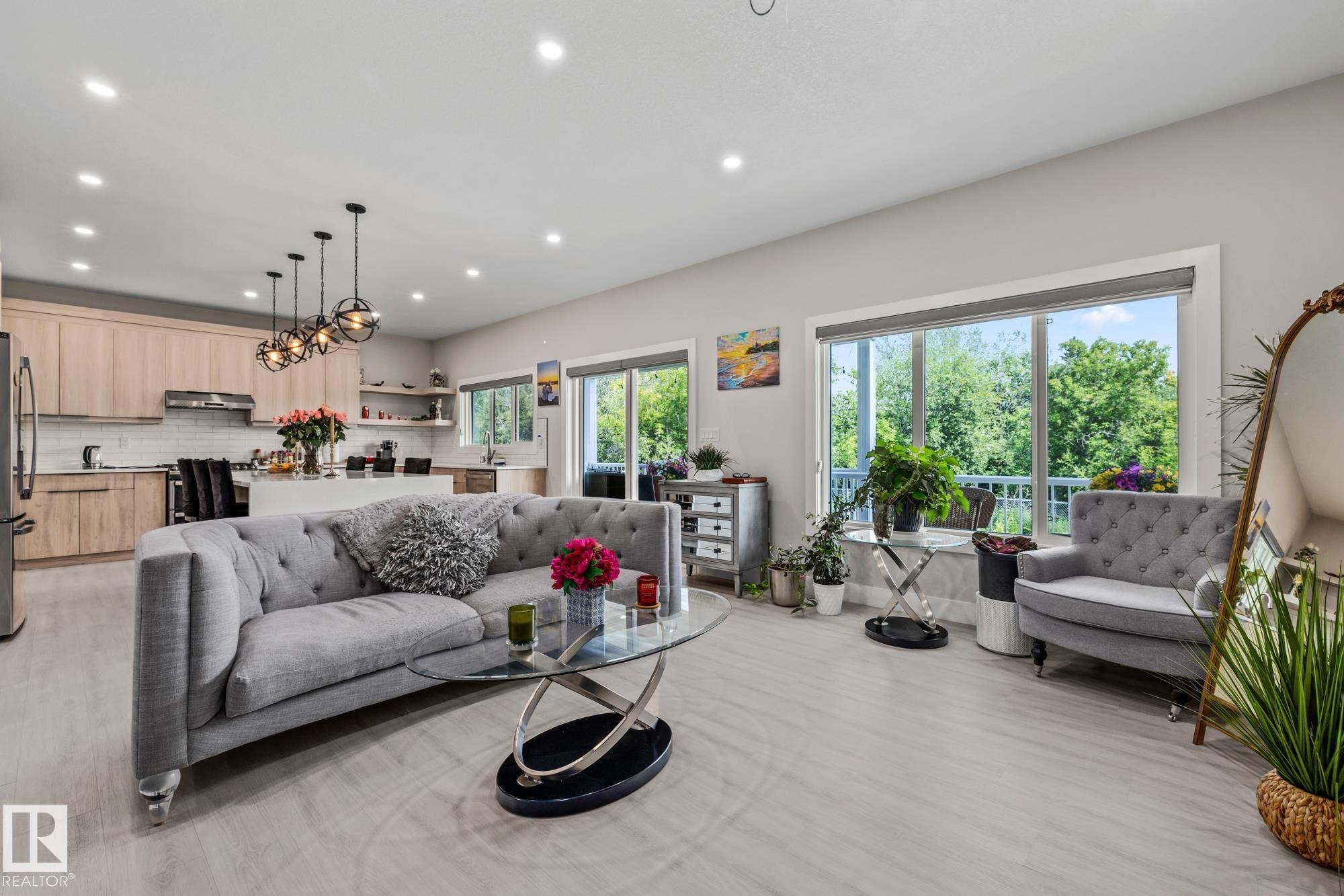 5225 55St, Wabamun, AB - Indoor Photo Showing Living Room