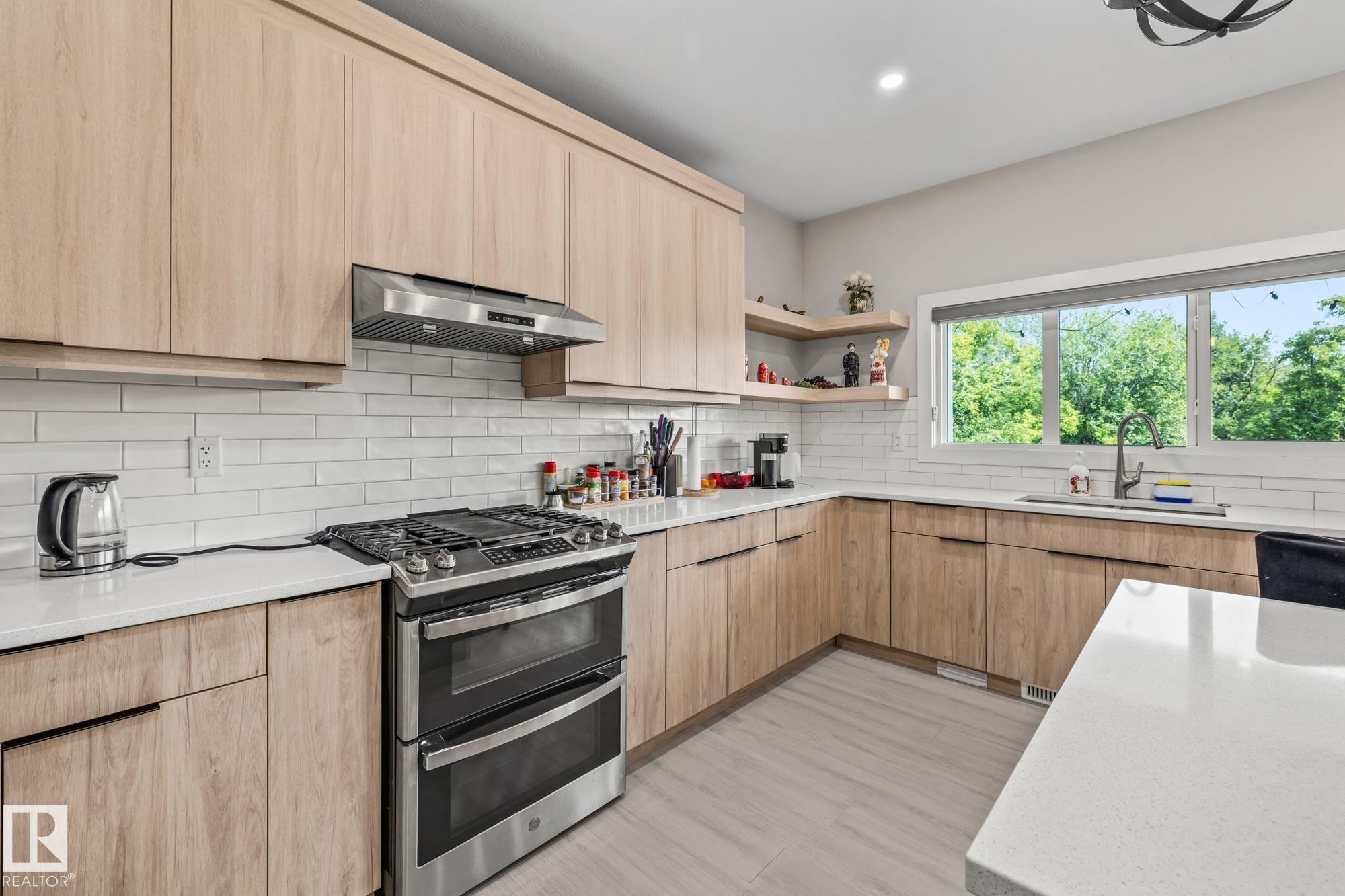 5225 55St, Wabamun, AB - Indoor Photo Showing Kitchen With Upgraded Kitchen