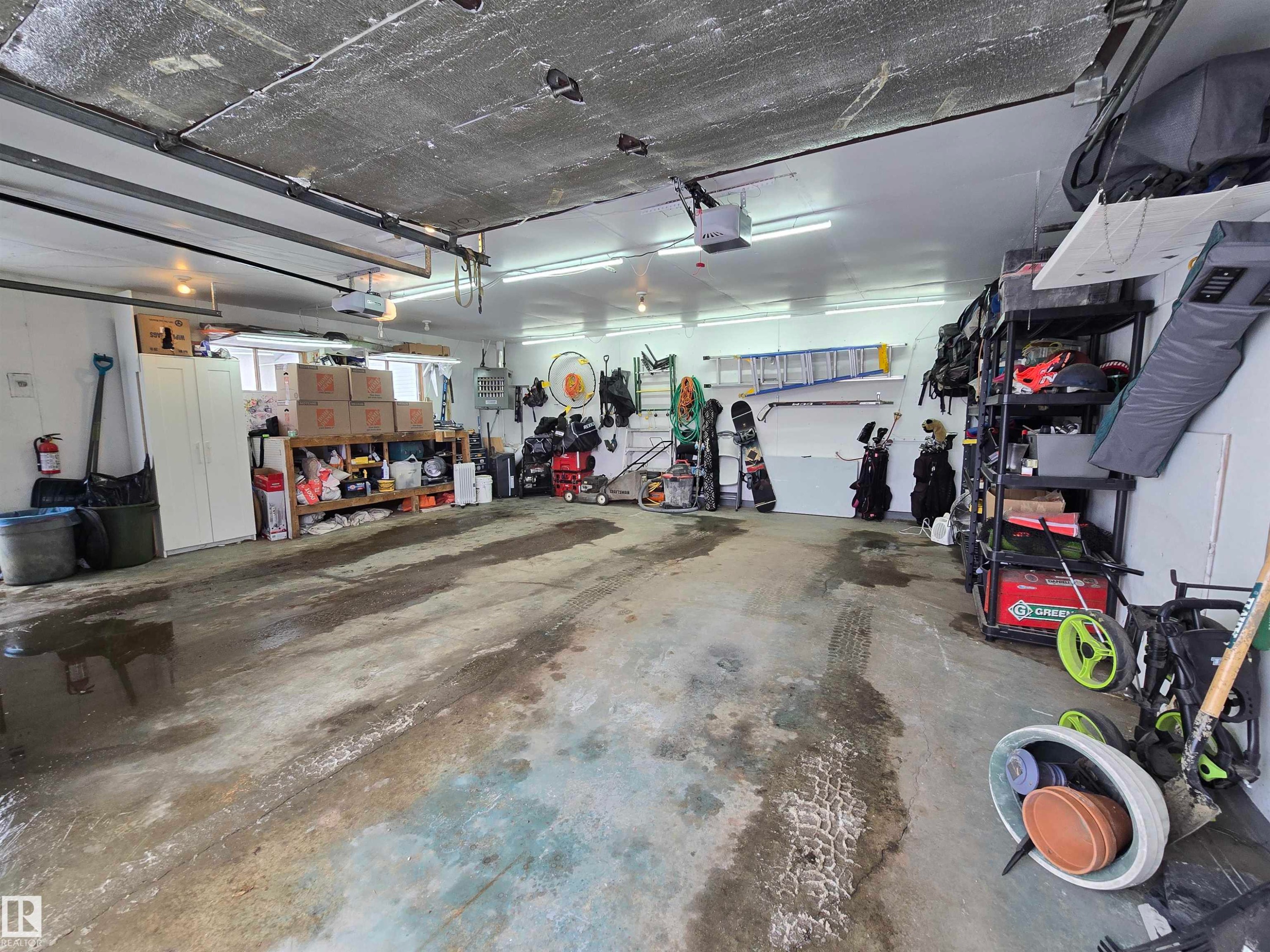 14612 117 Street Nw, Edmonton, AB - Indoor Photo Showing Garage