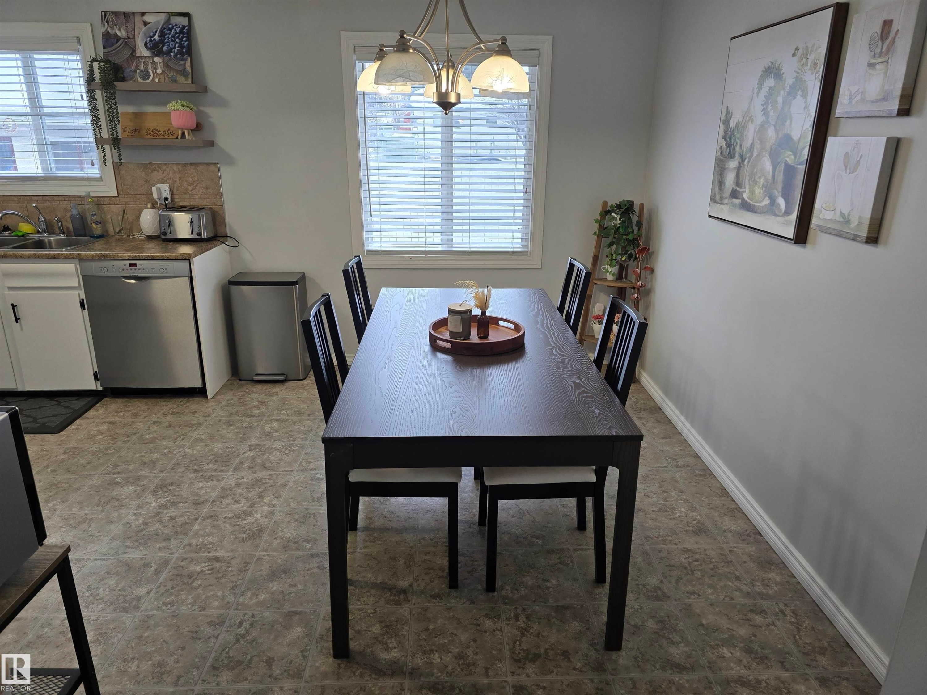 14612 117 Street Nw, Edmonton, AB - Indoor Photo Showing Dining Room