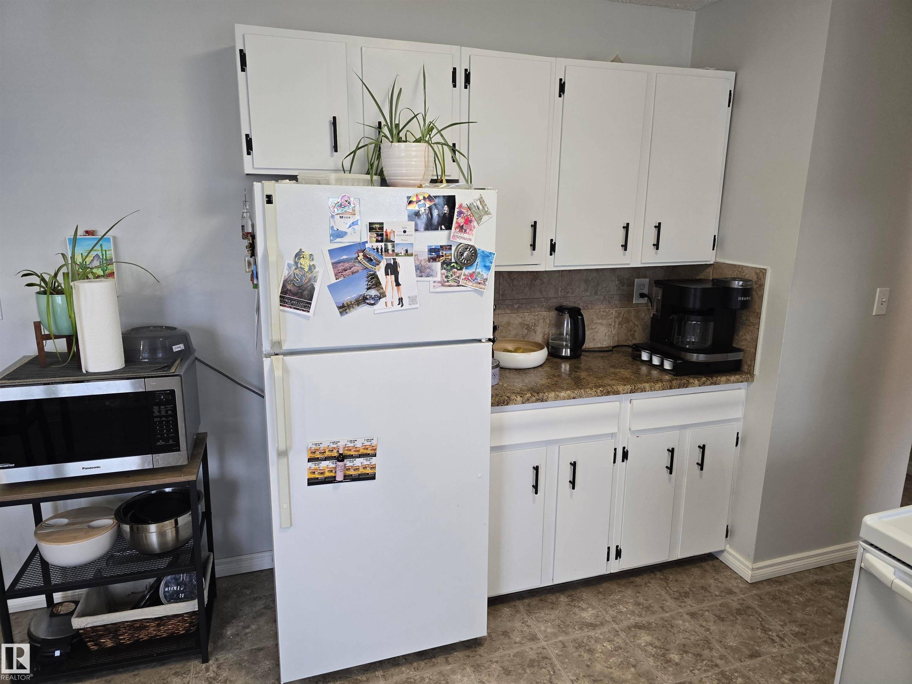 14612 117 Street Nw, Edmonton, AB - Indoor Photo Showing Kitchen