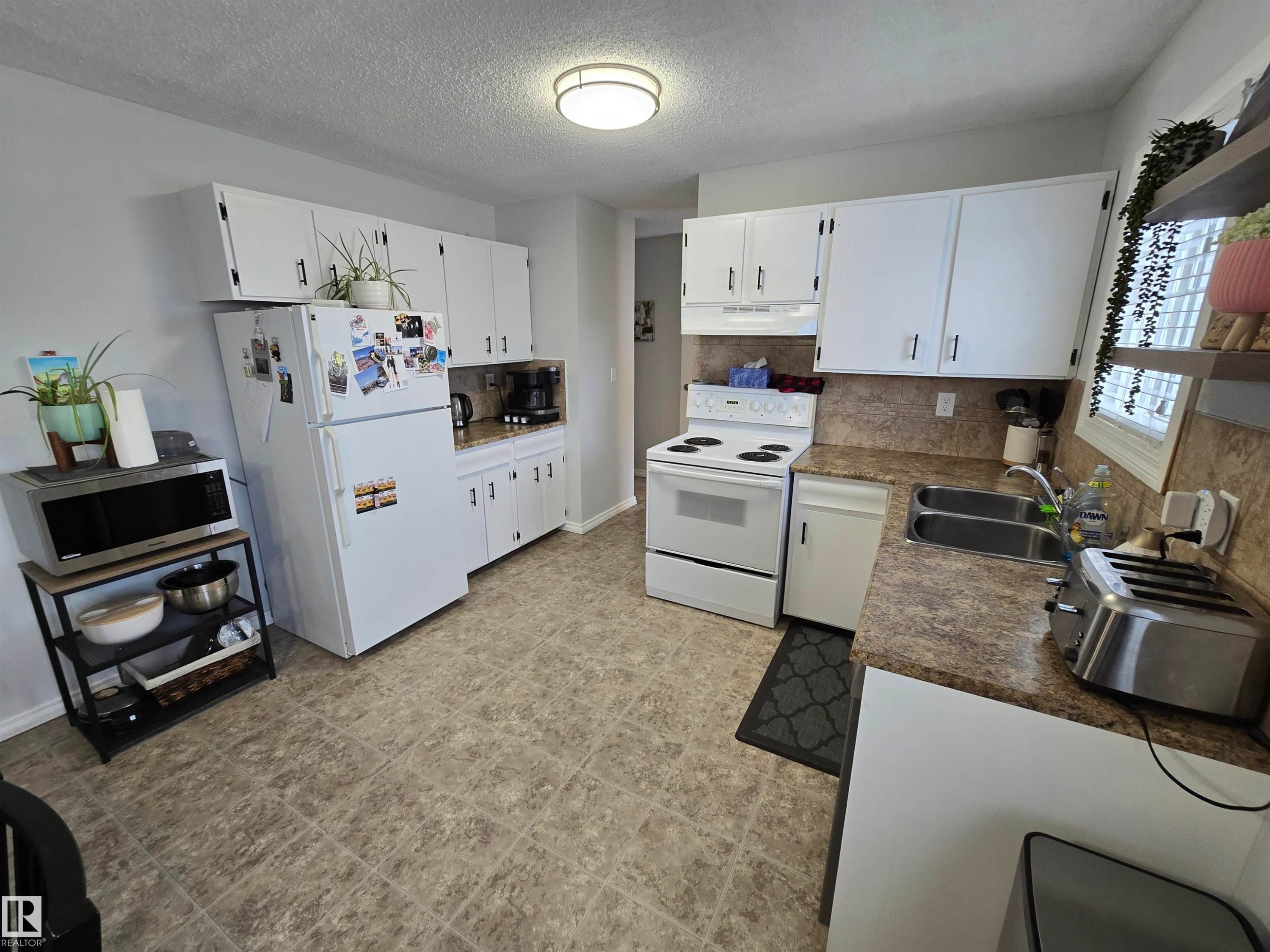 14612 117 Street Nw, Edmonton, AB - Indoor Photo Showing Kitchen With Double Sink