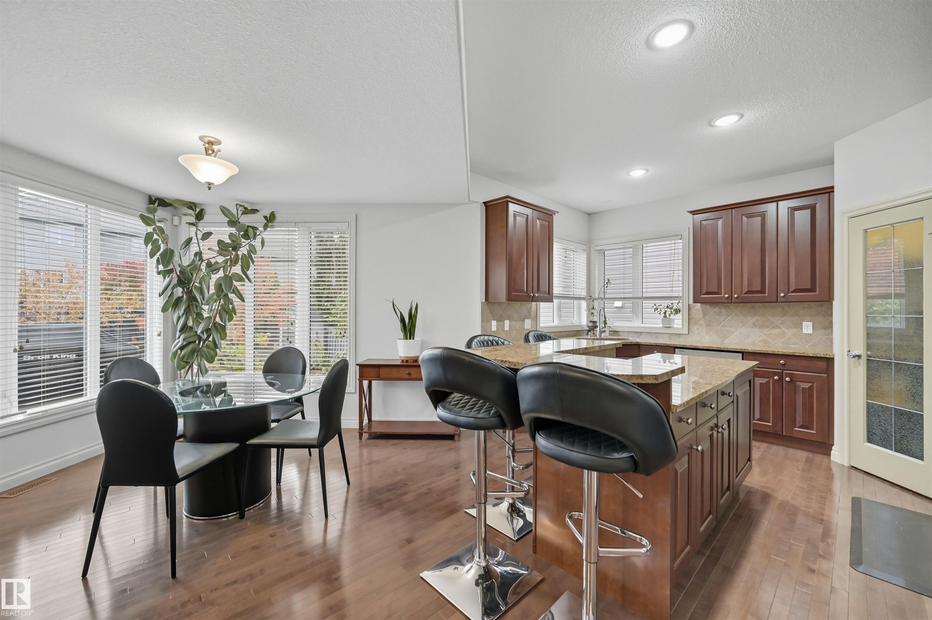 3411 Macneil Link, Edmonton, AB - Indoor