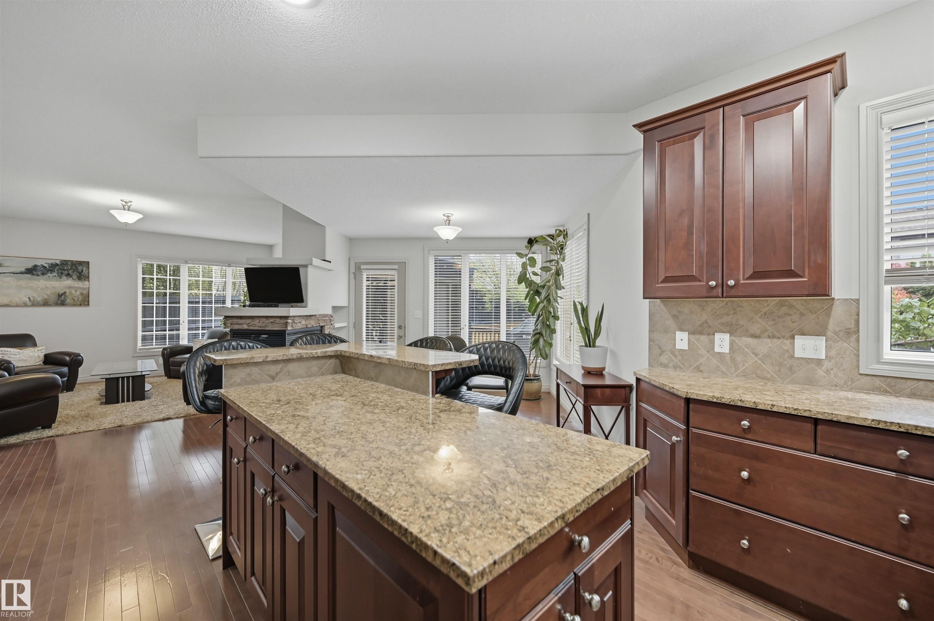 3411 Macneil Link, Edmonton, AB - Indoor Photo Showing Kitchen