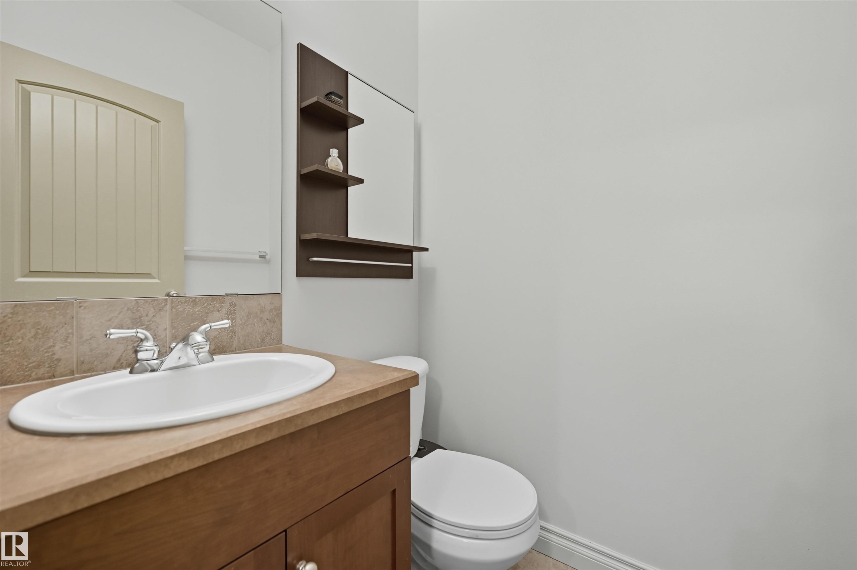 3411 Macneil Link, Edmonton, AB - Indoor Photo Showing Bathroom