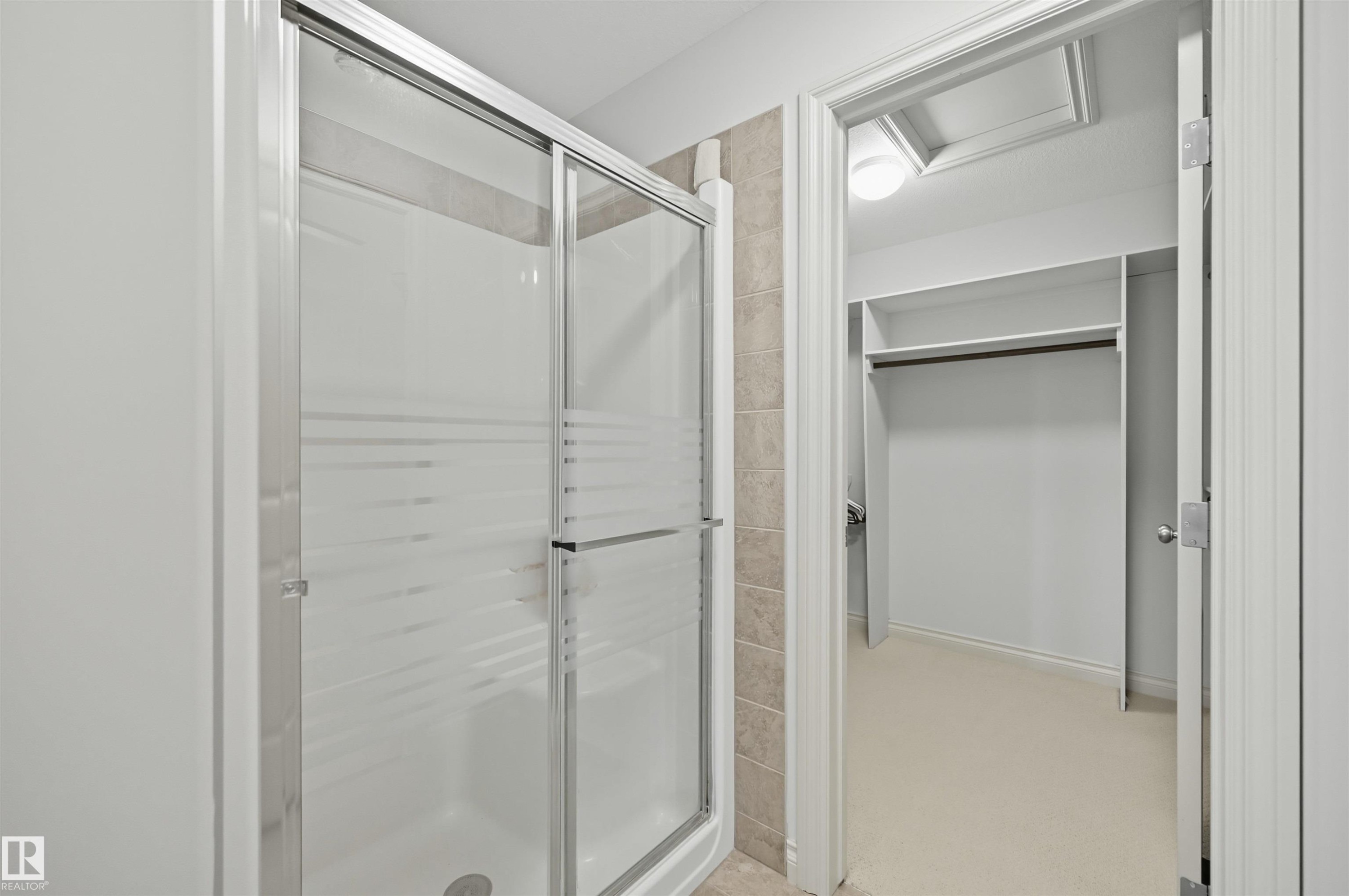 3411 Macneil Link, Edmonton, AB - Indoor Photo Showing Bathroom