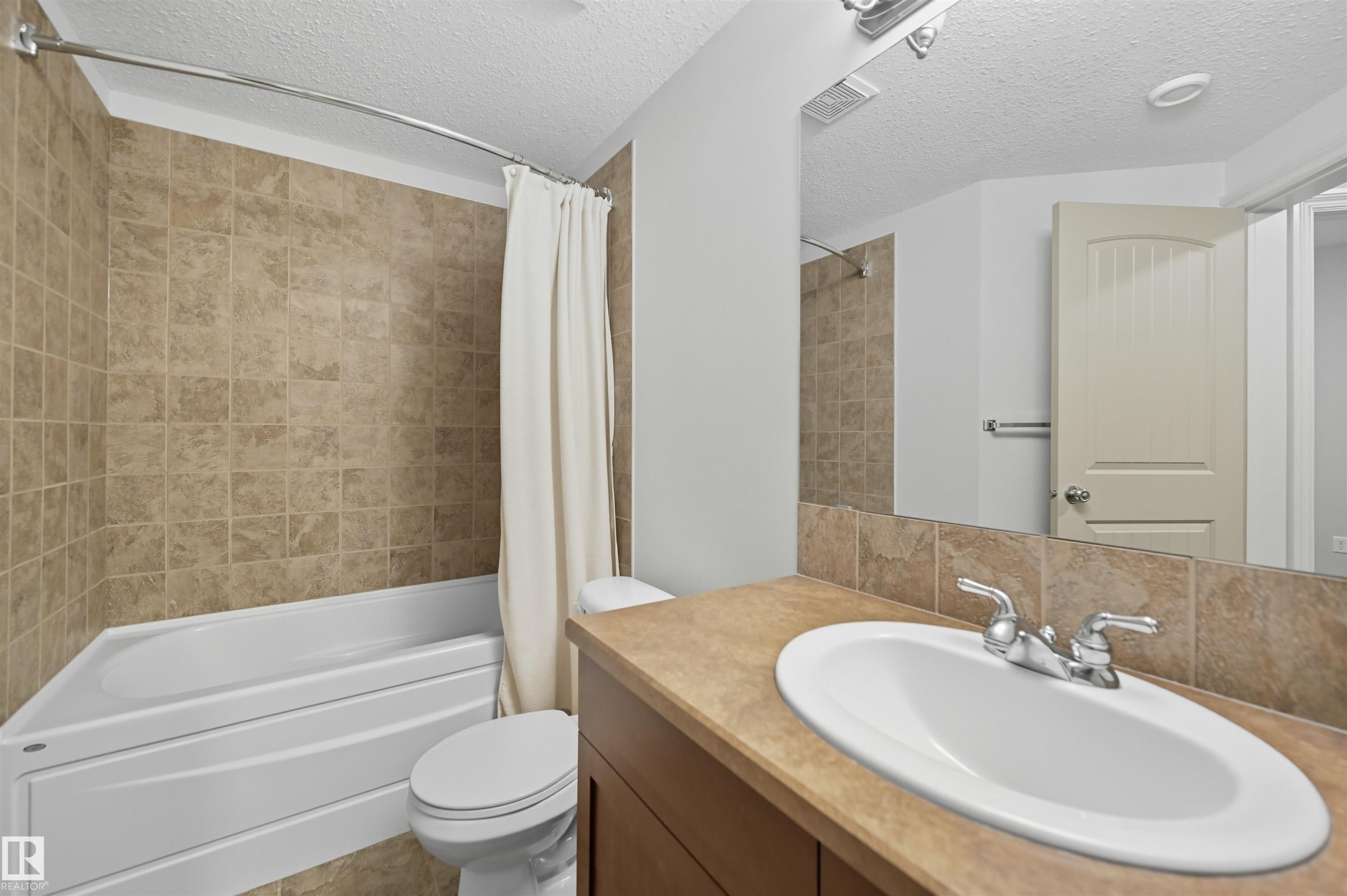 3411 Macneil Link, Edmonton, AB - Indoor Photo Showing Bathroom