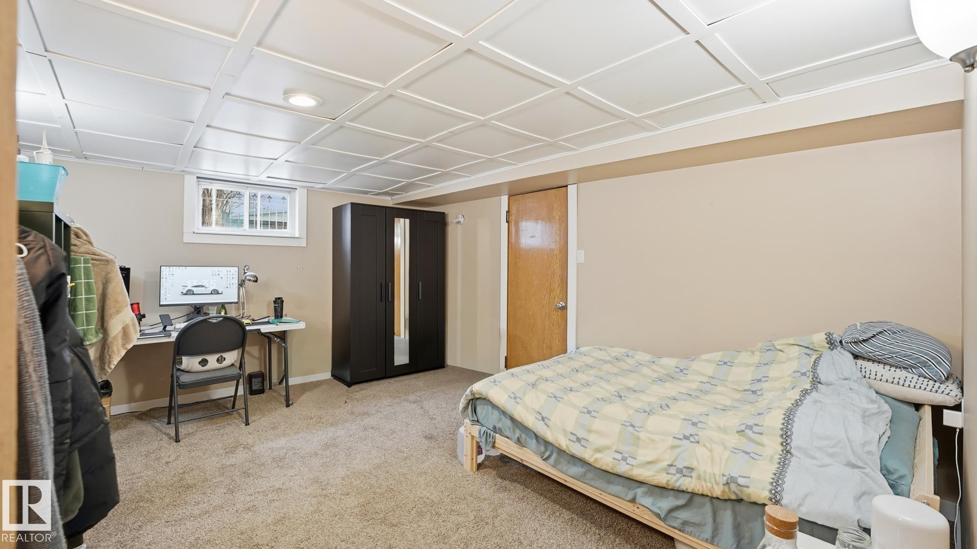 Bedroom featuring carpet flooring and a desk - 11520 78 Avenue Nw, Edmonton, AB - Indoor Photo Showing Bedroom