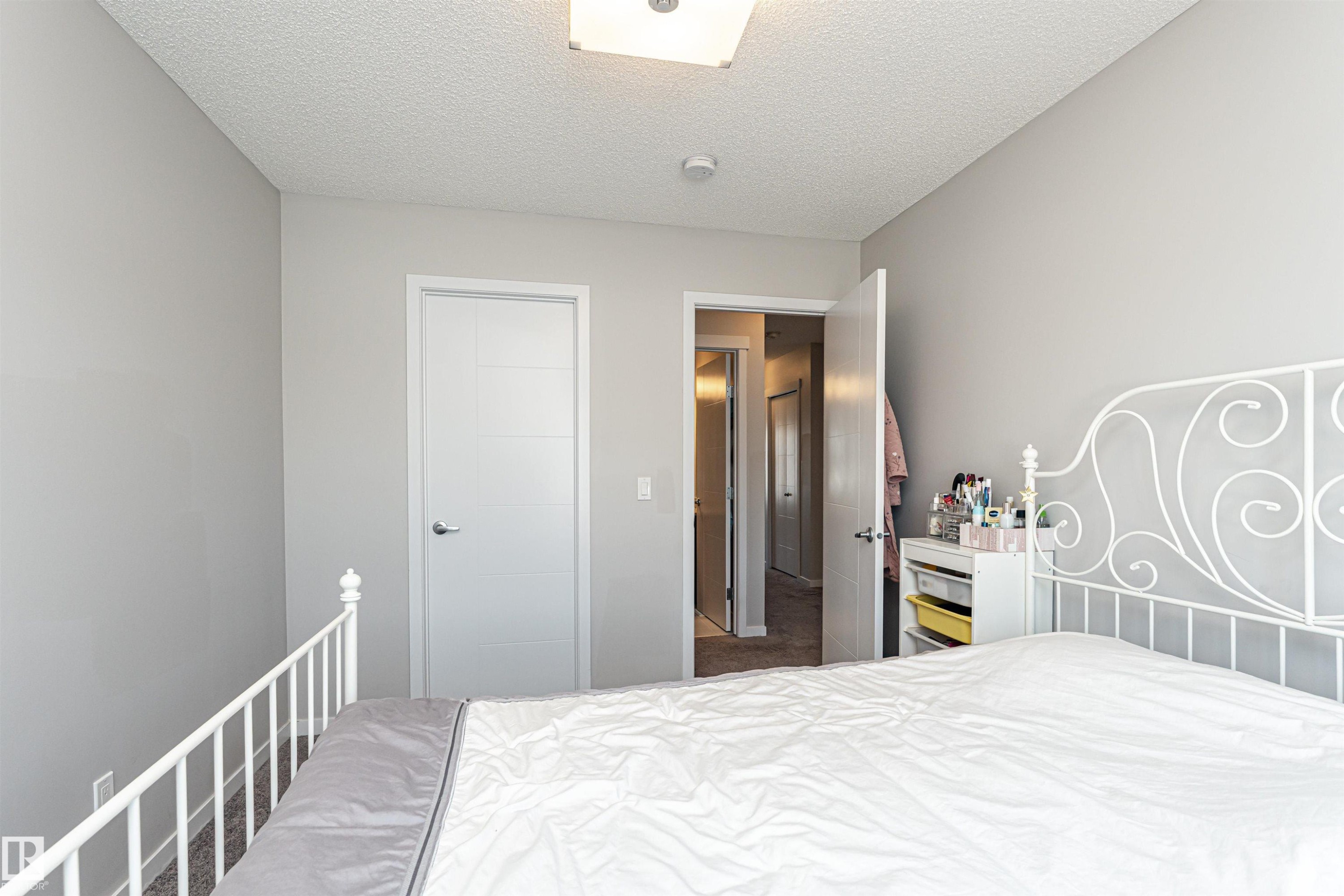 Bedroom featuring a textured ceiling and a closet - 4008 Allan Crescent, Edmonton, AB - Indoor Photo Showing Bedroom