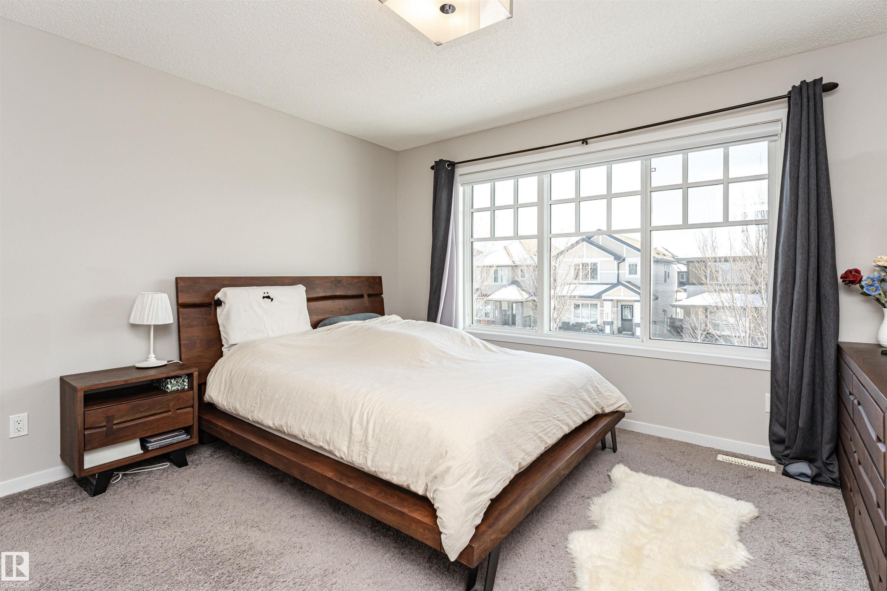 Bedroom featuring light carpet and a textured ceiling - 4008 Allan Crescent, Edmonton, AB - Indoor Photo Showing Bedroom