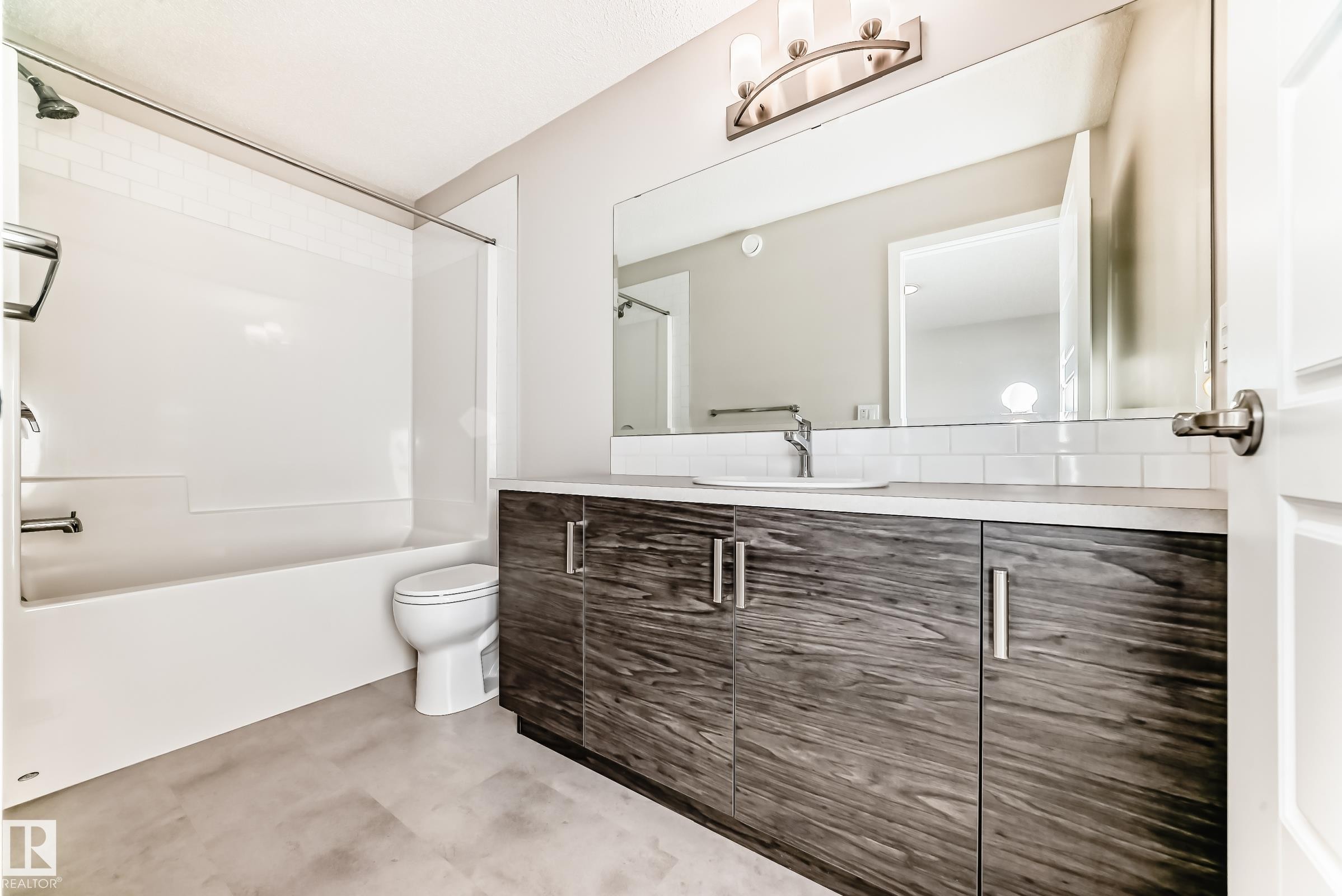 5025 Kinney Link Link, Edmonton, AB - Indoor Photo Showing Bathroom