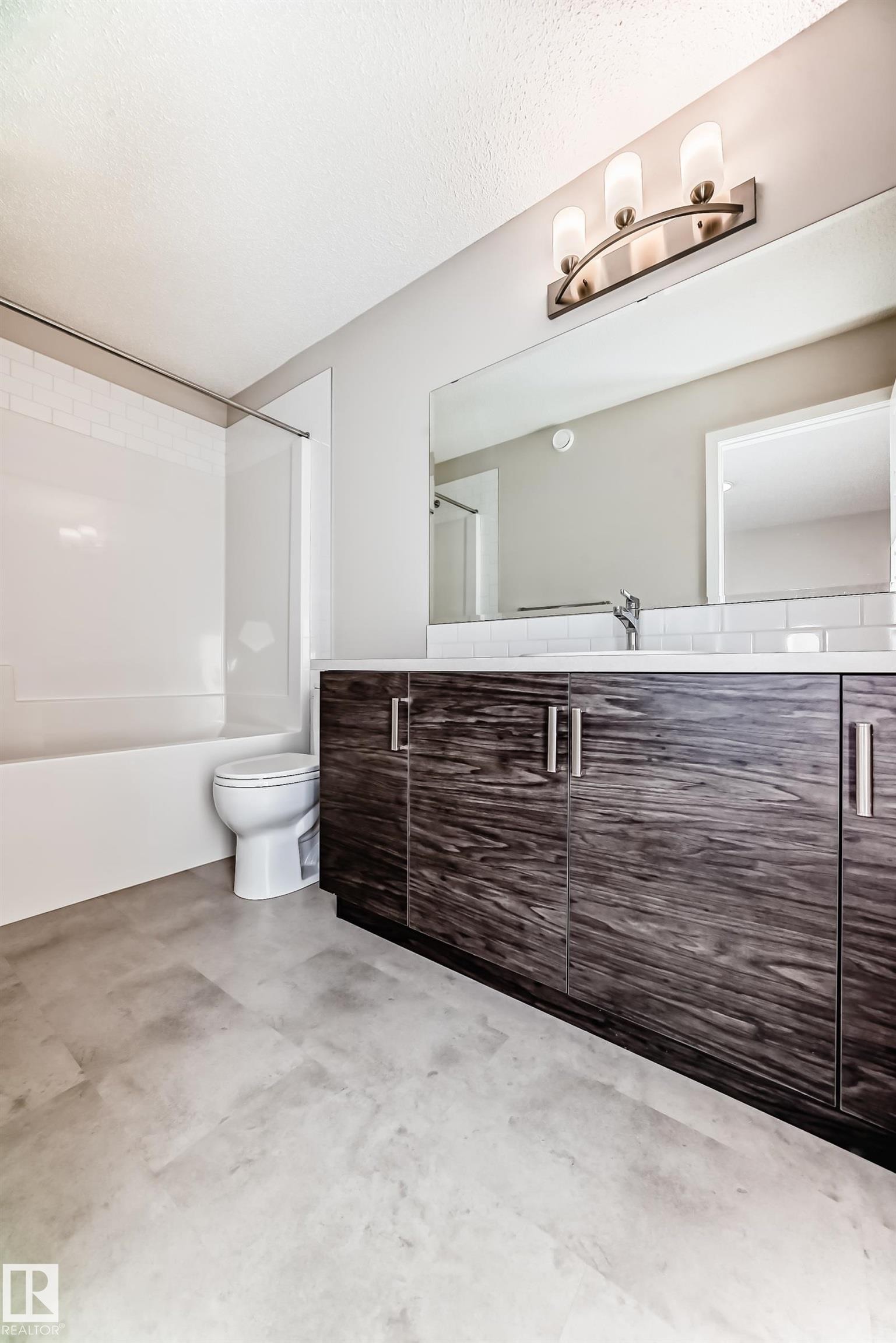 5025 Kinney Link Link, Edmonton, AB - Indoor Photo Showing Bathroom